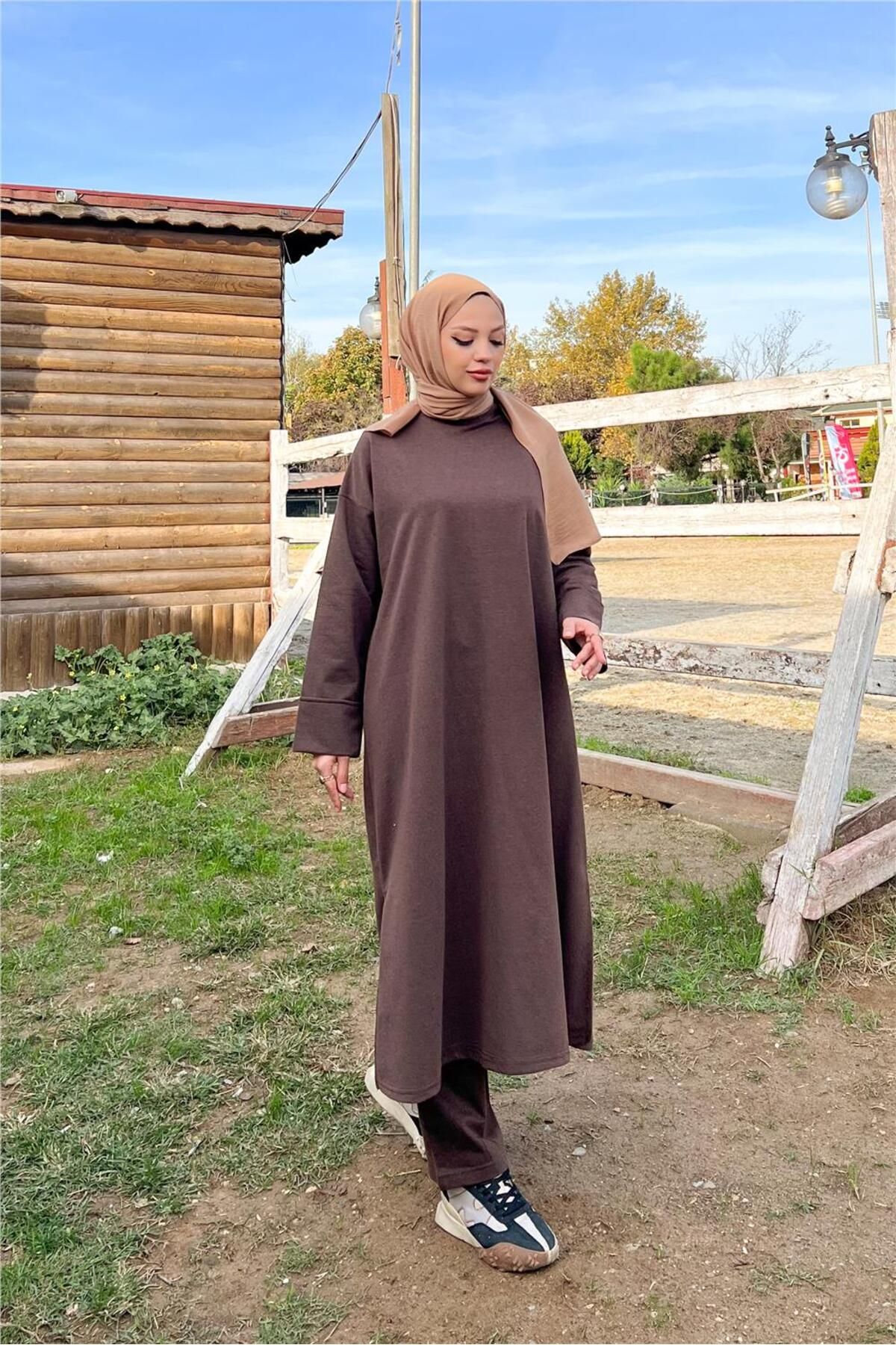 O Yaka Yırtmançlı Uzun Geniş Rahat Tunik Pantolon Sade Basic Spor Takımı - 03040.028 - Kahverengi