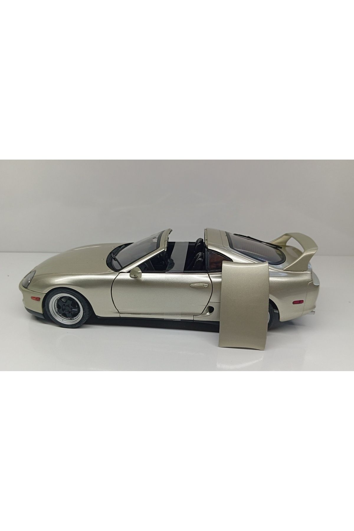 1:18 TOYOTA SUPRA MK-4 TAVAN AÇILIR. DİECAST METAL ARABA