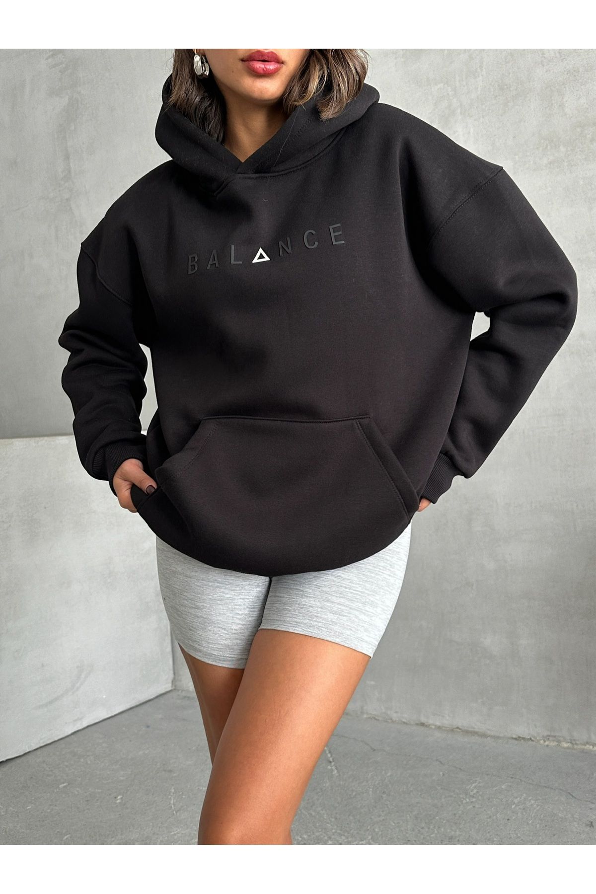 SWT-14273 Siyah Balance Kabartma Yazı Baskılı Kapüşonlu Üç İplik Şardonlu Sweatshirt