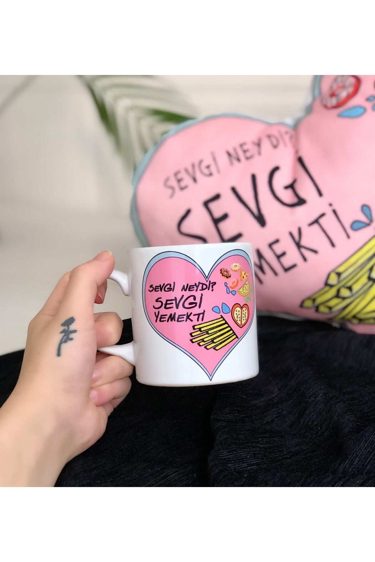 Sevgi Yemekti Tasarımlı Yastık Ve Kupa Set