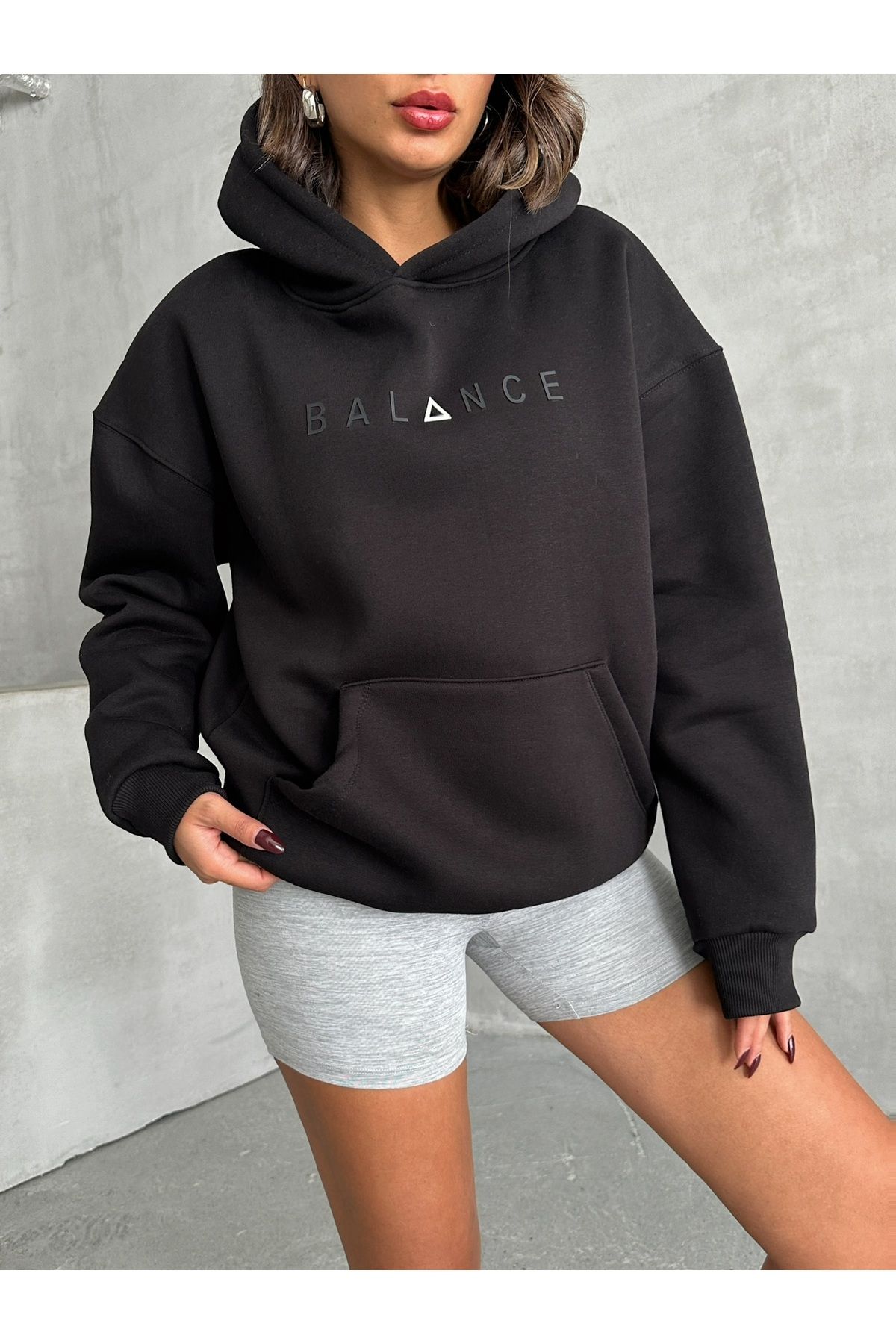 SWT-14273 Siyah Balance Kabartma Yazı Baskılı Kapüşonlu Üç İplik Şardonlu Sweatshirt