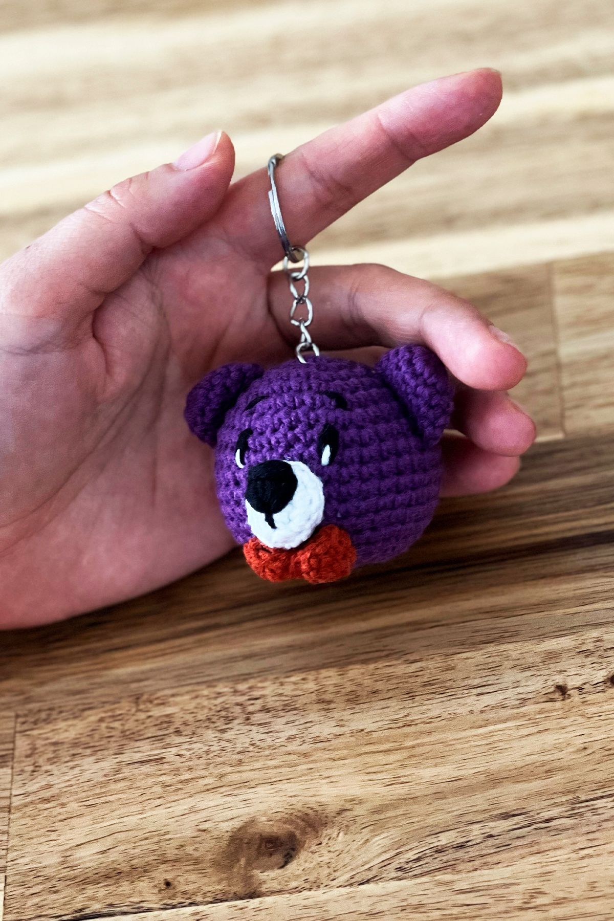 Mor Papyonlu Ayıcık Amigurumi Anahtarlık Çanta Aksesuarı Handmade Organic Vegan Oyuncak (1 Adet)