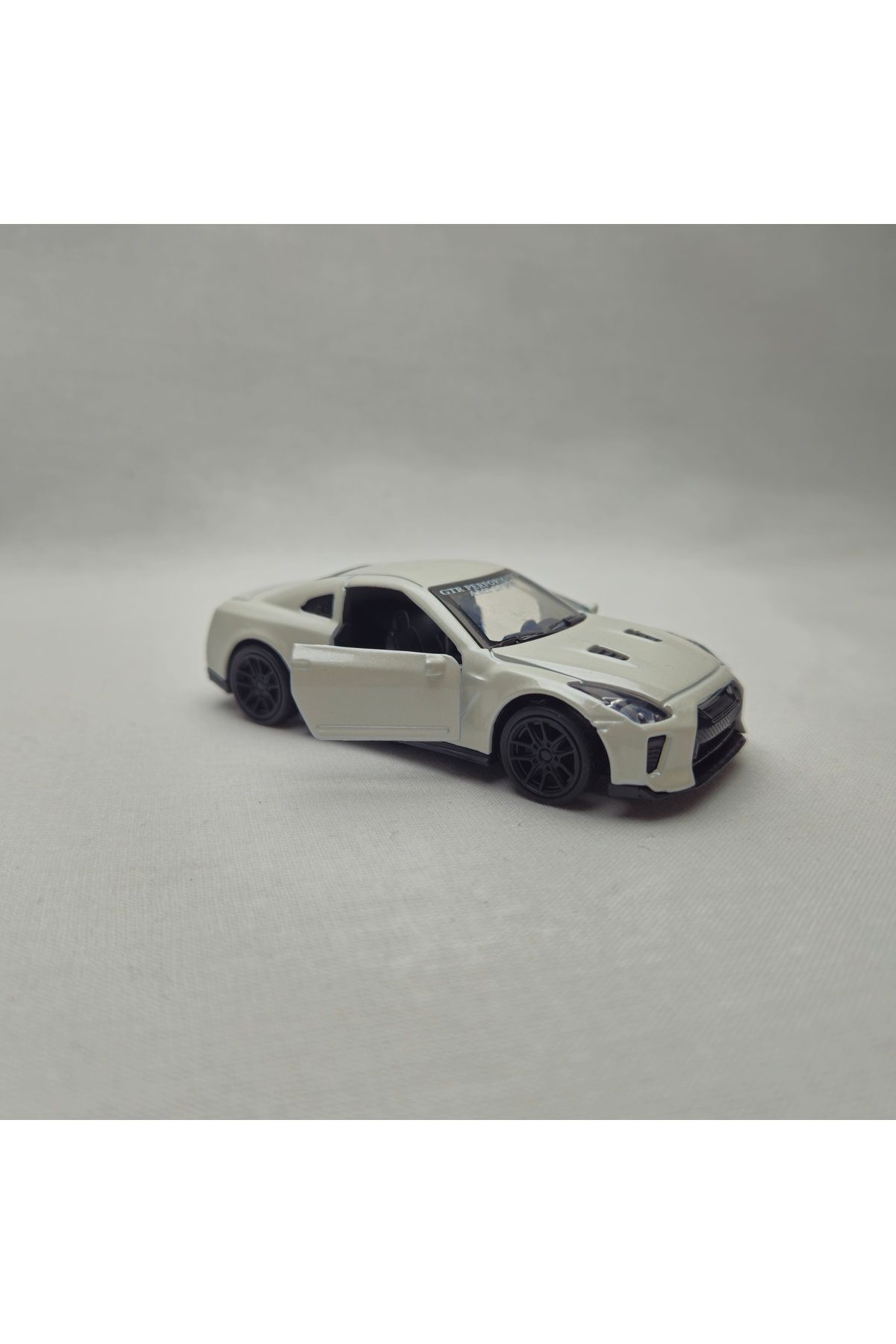 1:32 NISSAN GTR DIECAST ÇEK BIRAK KOLEKSİYON ARABA