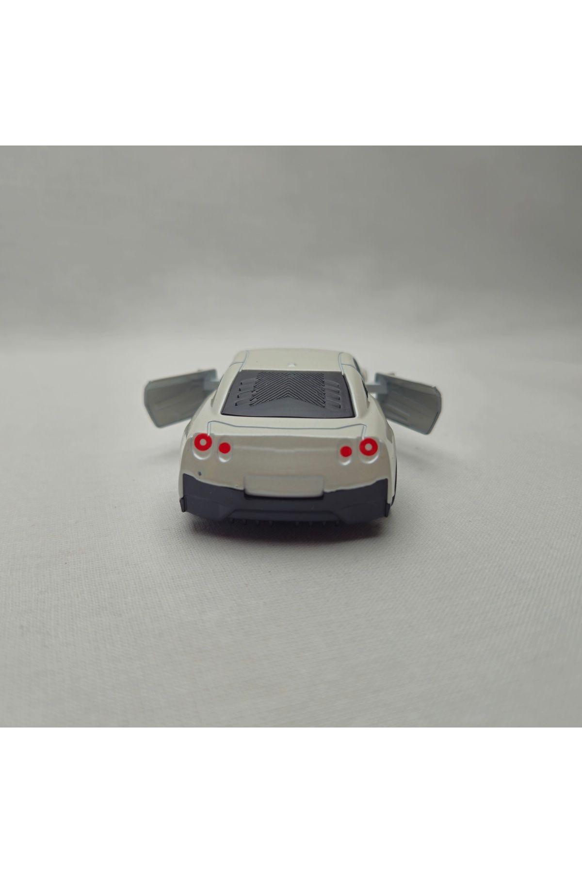 1:32 NISSAN GTR DIECAST ÇEK BIRAK KOLEKSİYON ARABA