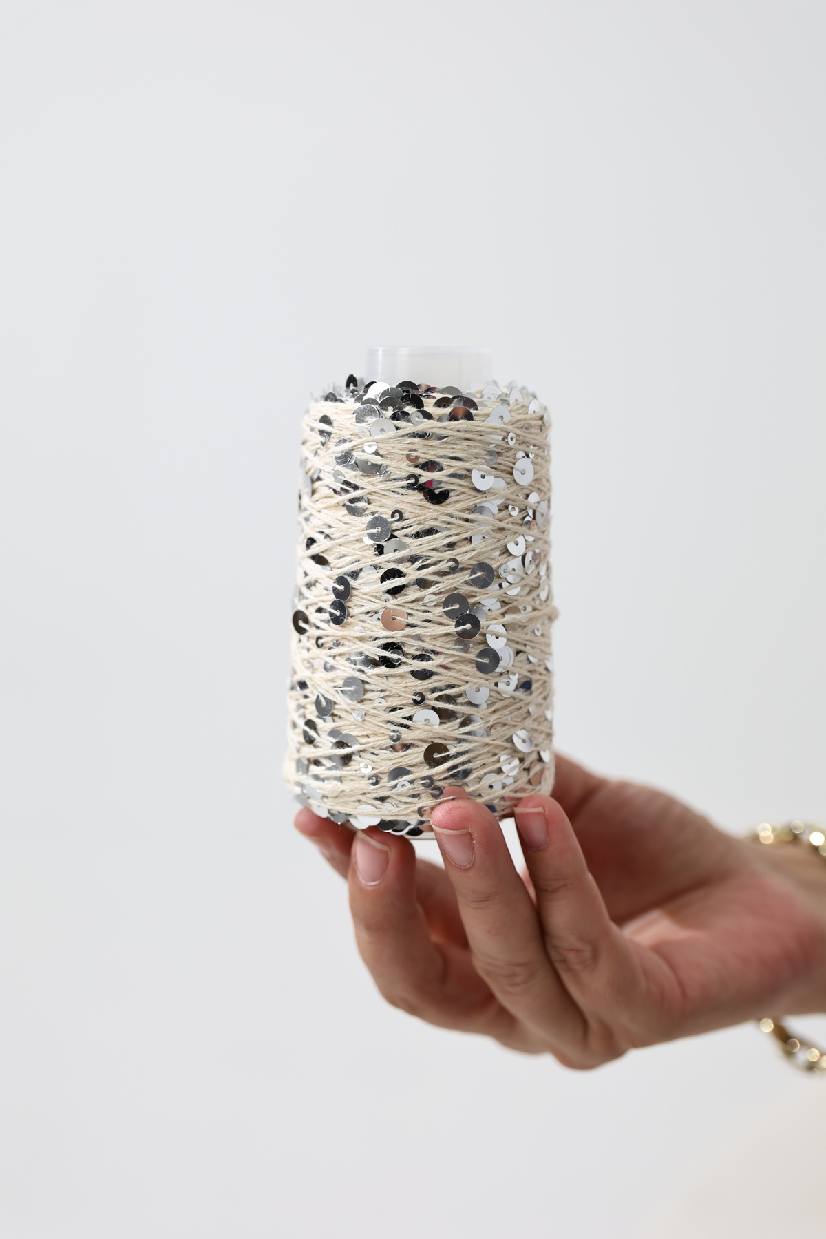 طناب پولک دار به طول 320 متر در بوبین های 100 گرمی سایز پولک : 3 میلی متر + 6 میلی متر