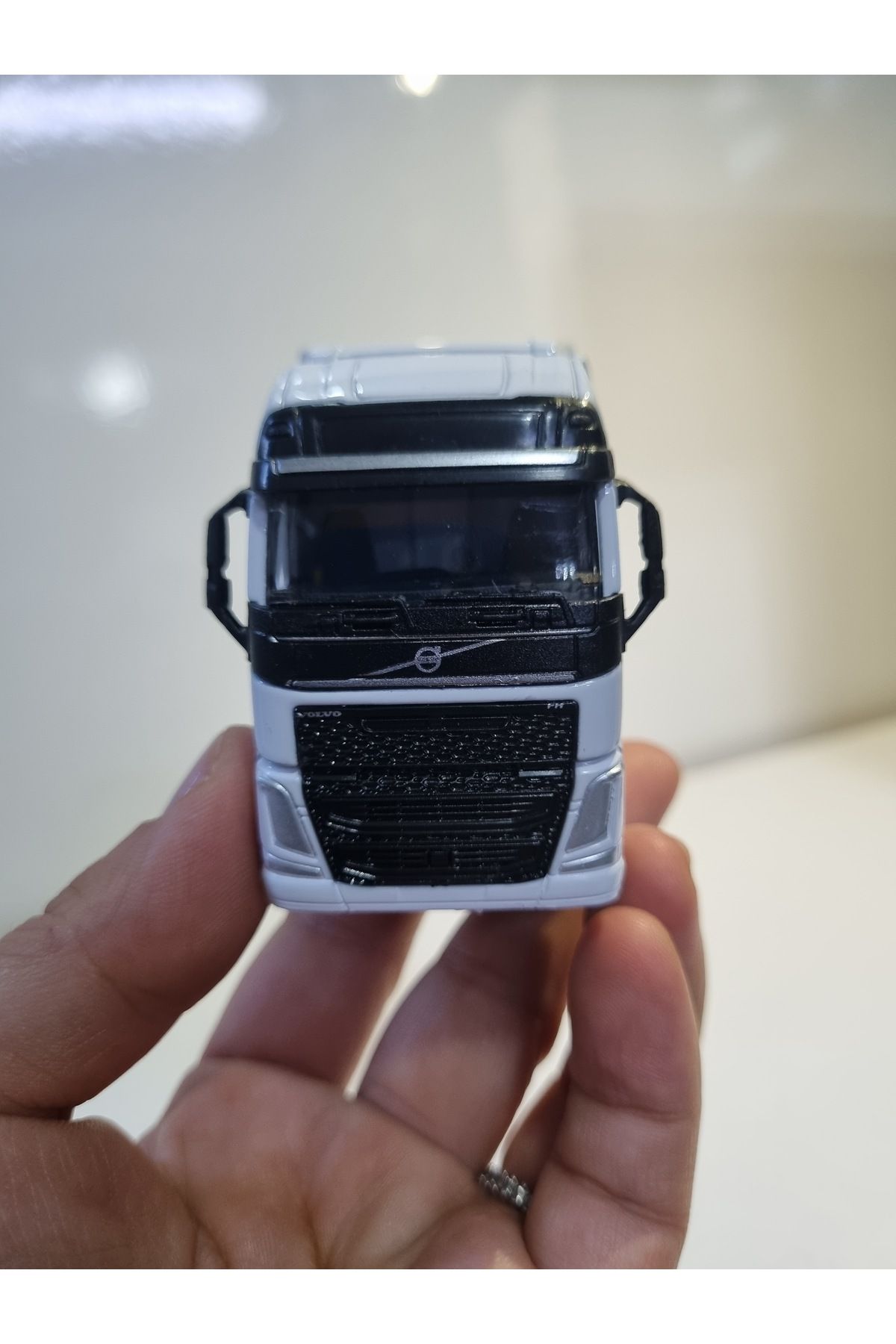 Beyaz Diecast Model Araç 9 Cm Volvo FH Metal Çekici Oyuncak Tır Kafa