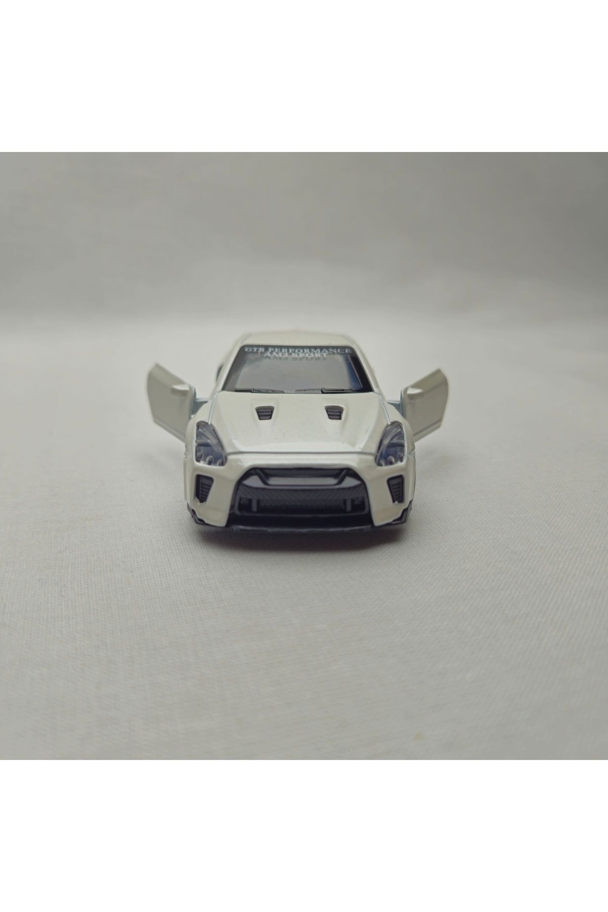 1:32 NISSAN GTR DIECAST ÇEK BIRAK KOLEKSİYON ARABA