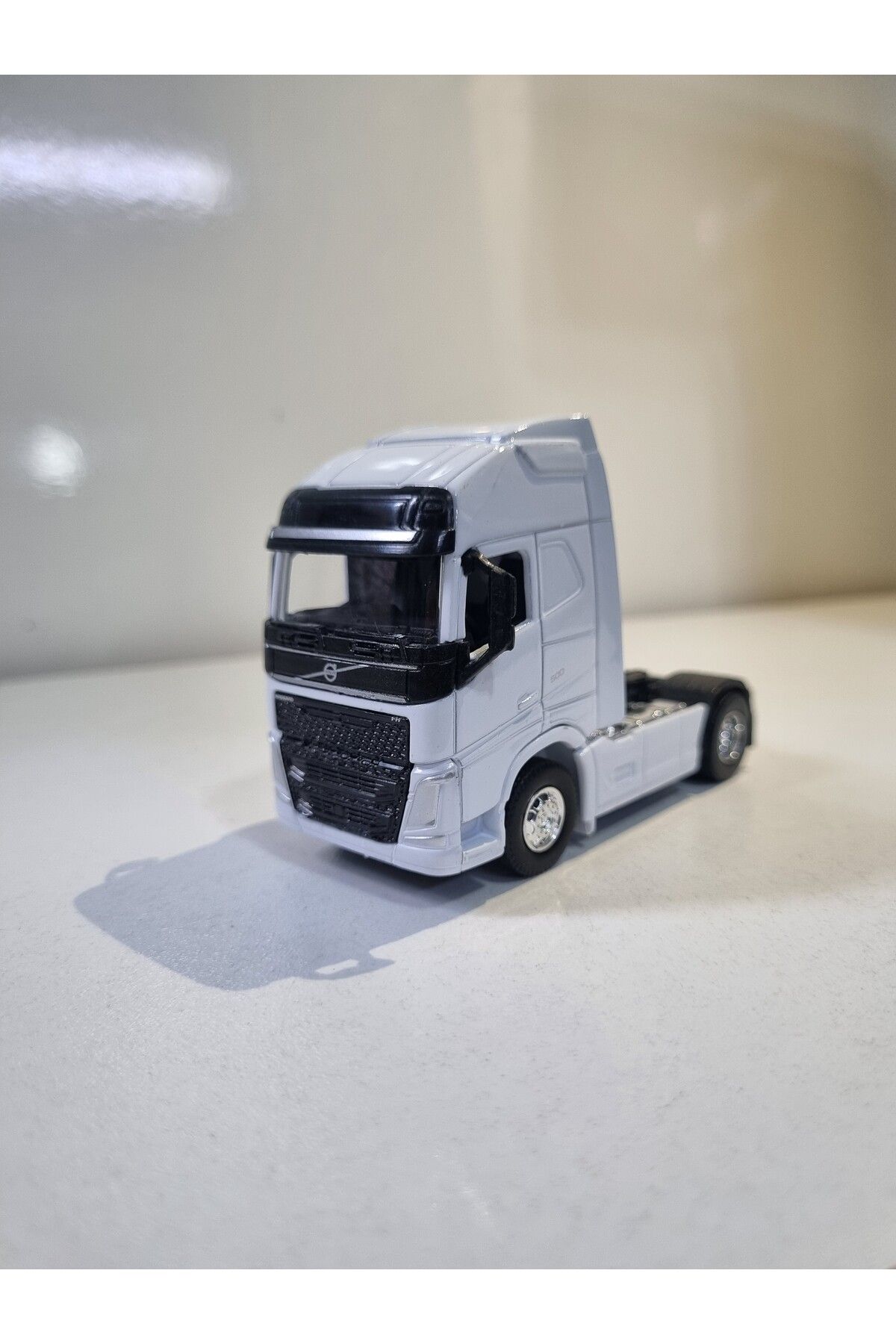 Hepsilazım Beyaz DiecastModel Araç 9 Cm Volvo...