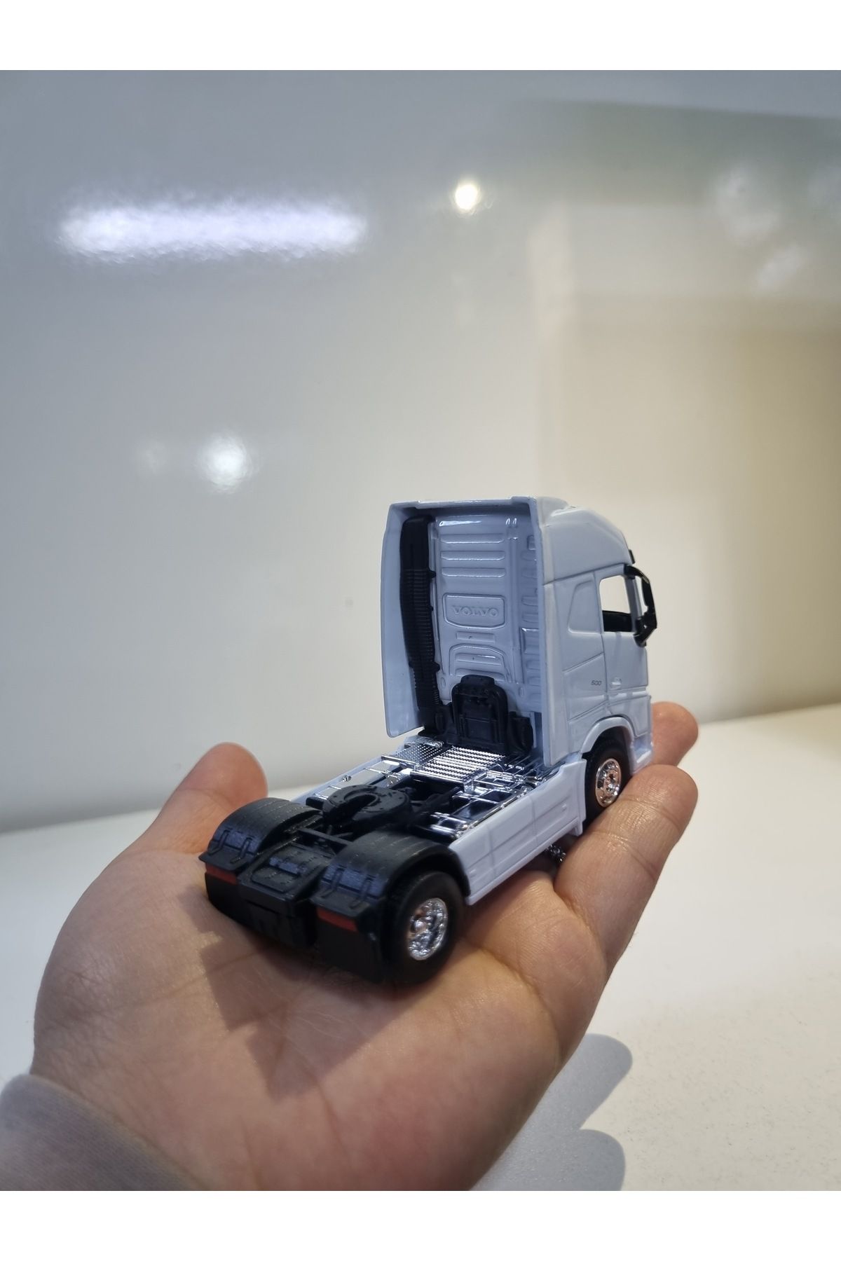 Beyaz Diecast Model Araç 9 Cm Volvo FH Metal Çekici Oyuncak Tır Kafa