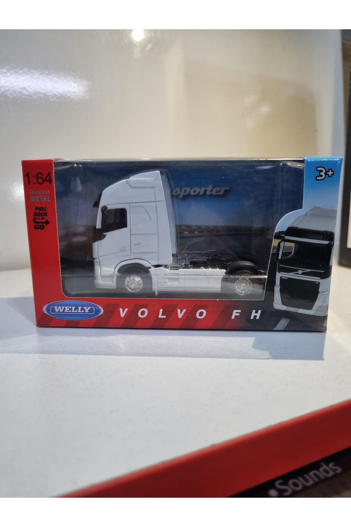 Beyaz Diecast Model Araç 9 Cm Volvo FH Metal Çekici Oyuncak Tır Kafa