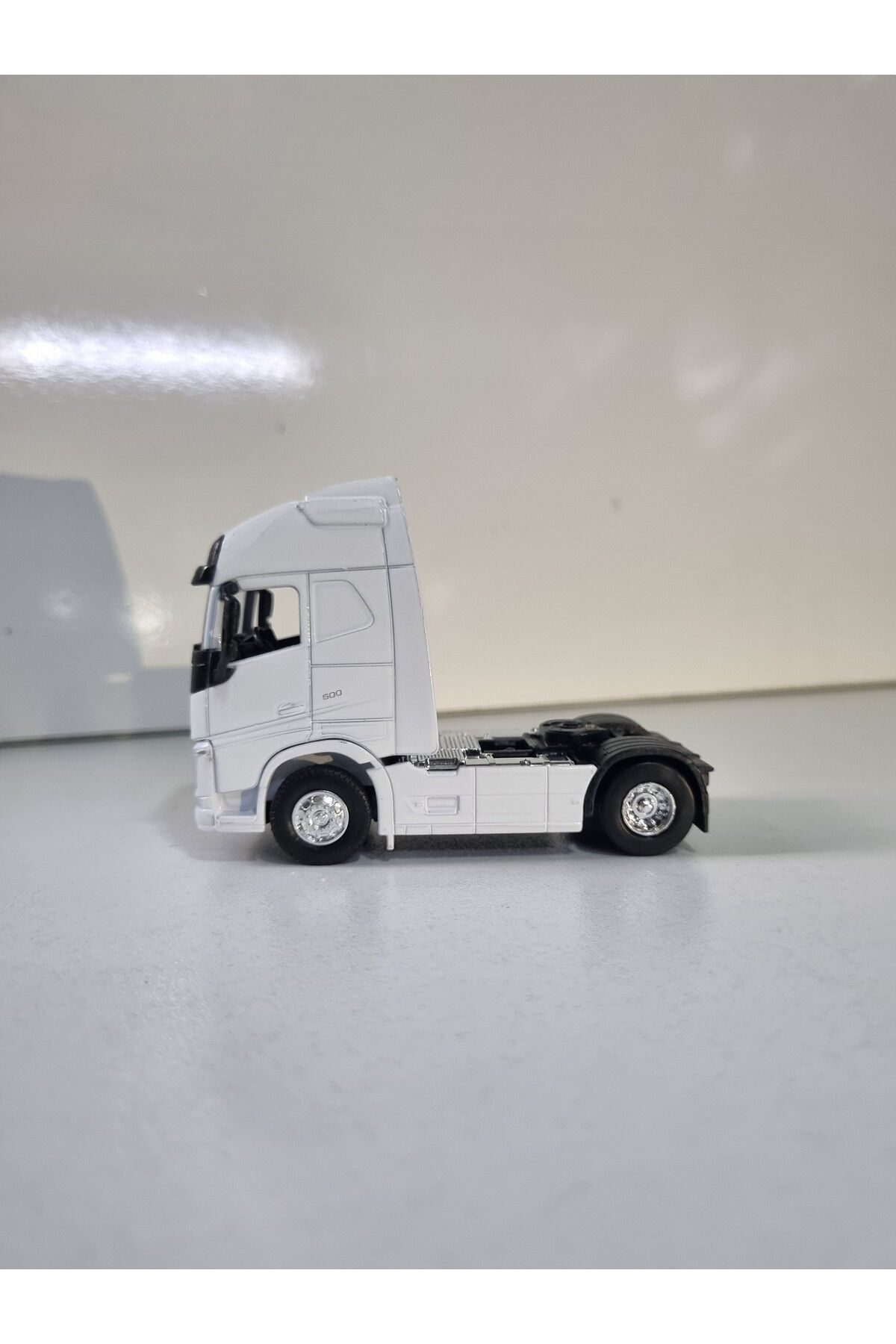 Beyaz Diecast Model Araç 9 Cm Volvo FH Metal Çekici Oyuncak Tır Kafa