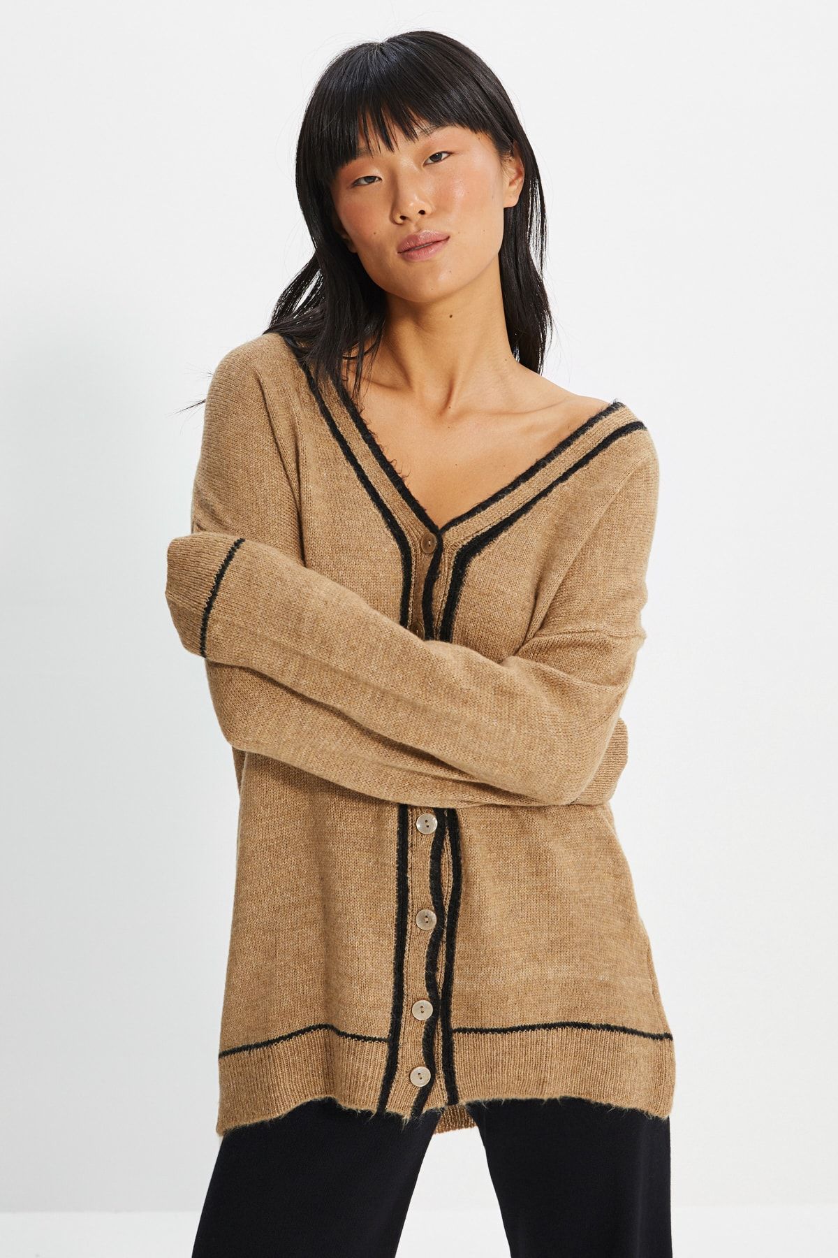 TRENDYOLMİLLA Camel Kontrast Biye Detaylı Triko Hırka TWOAW21HI0328