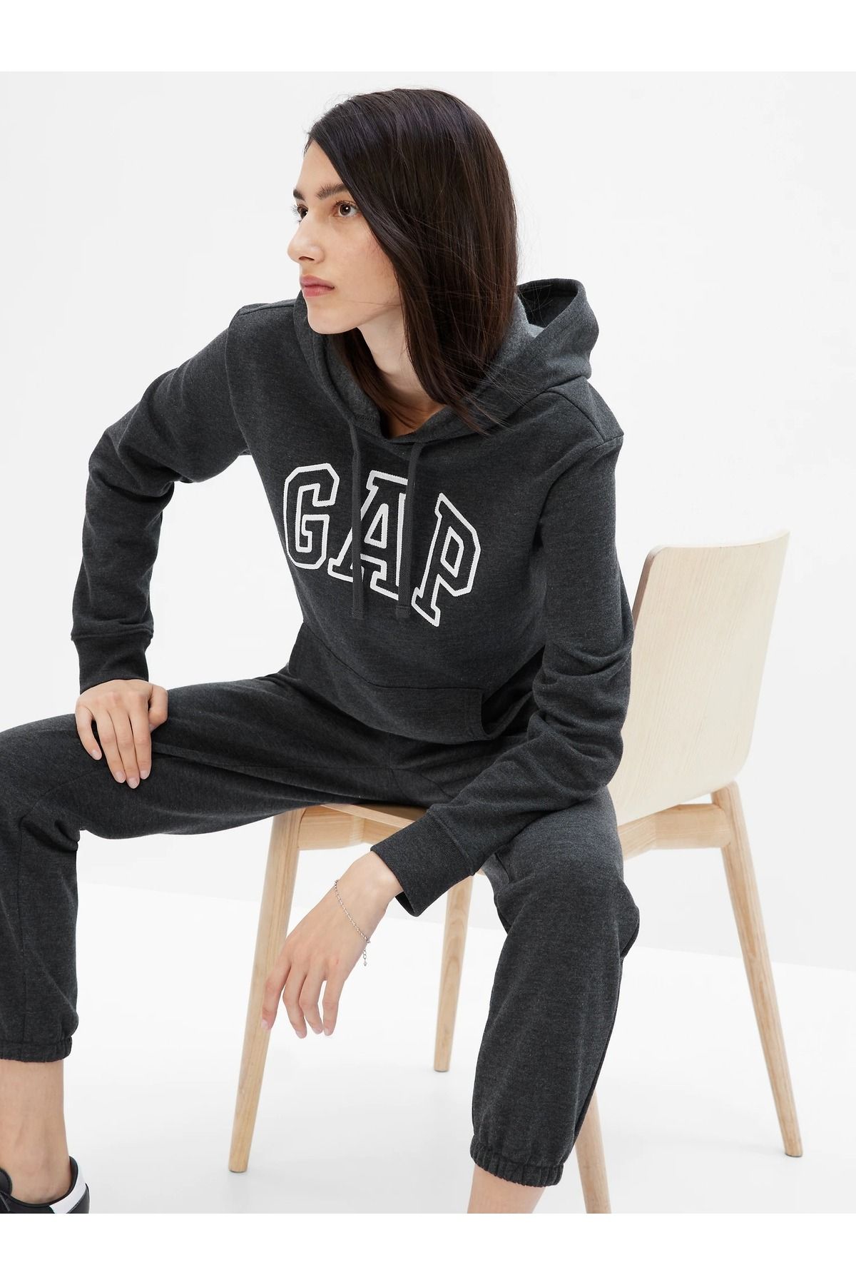 GAPKadın Koyu Gri LogoKapüşonlu Fleece Sweats...