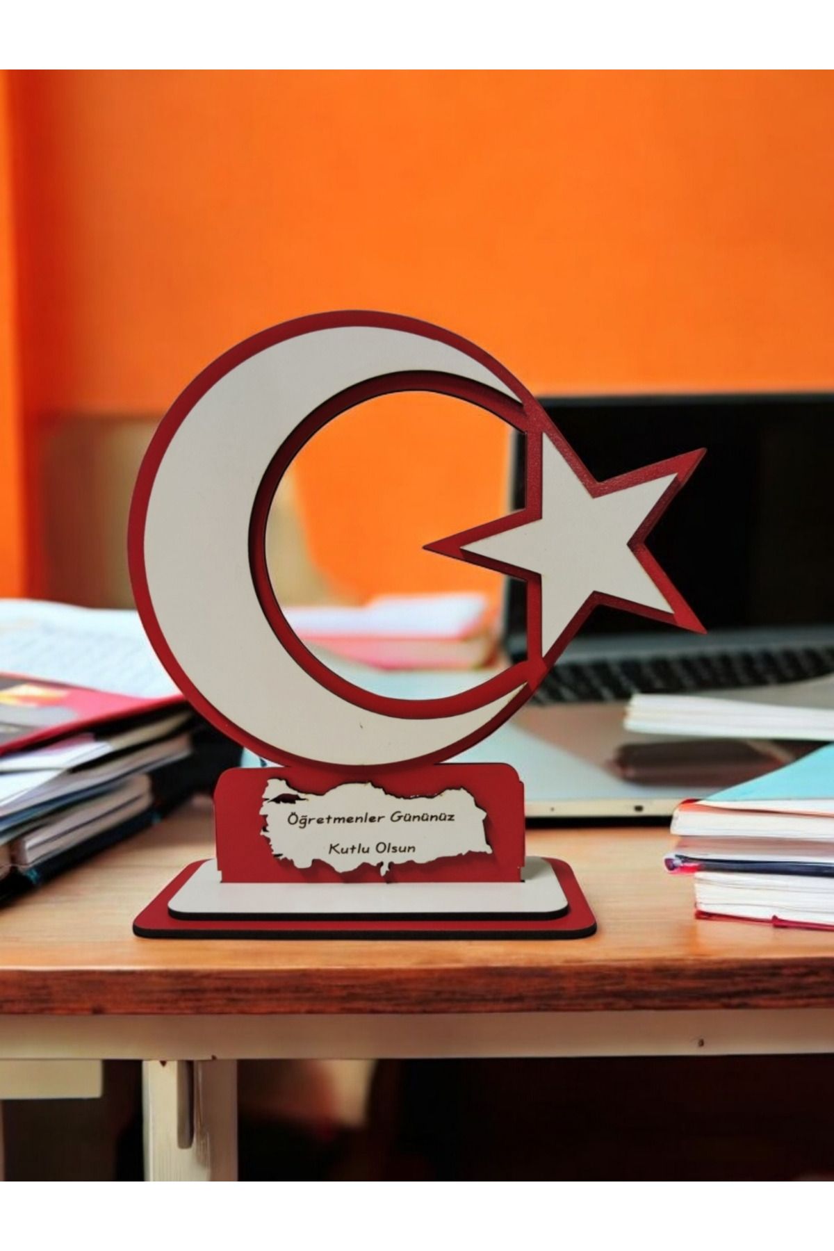 Öğretmenler gününe özel Türk Bayraklı masaüstü plaket