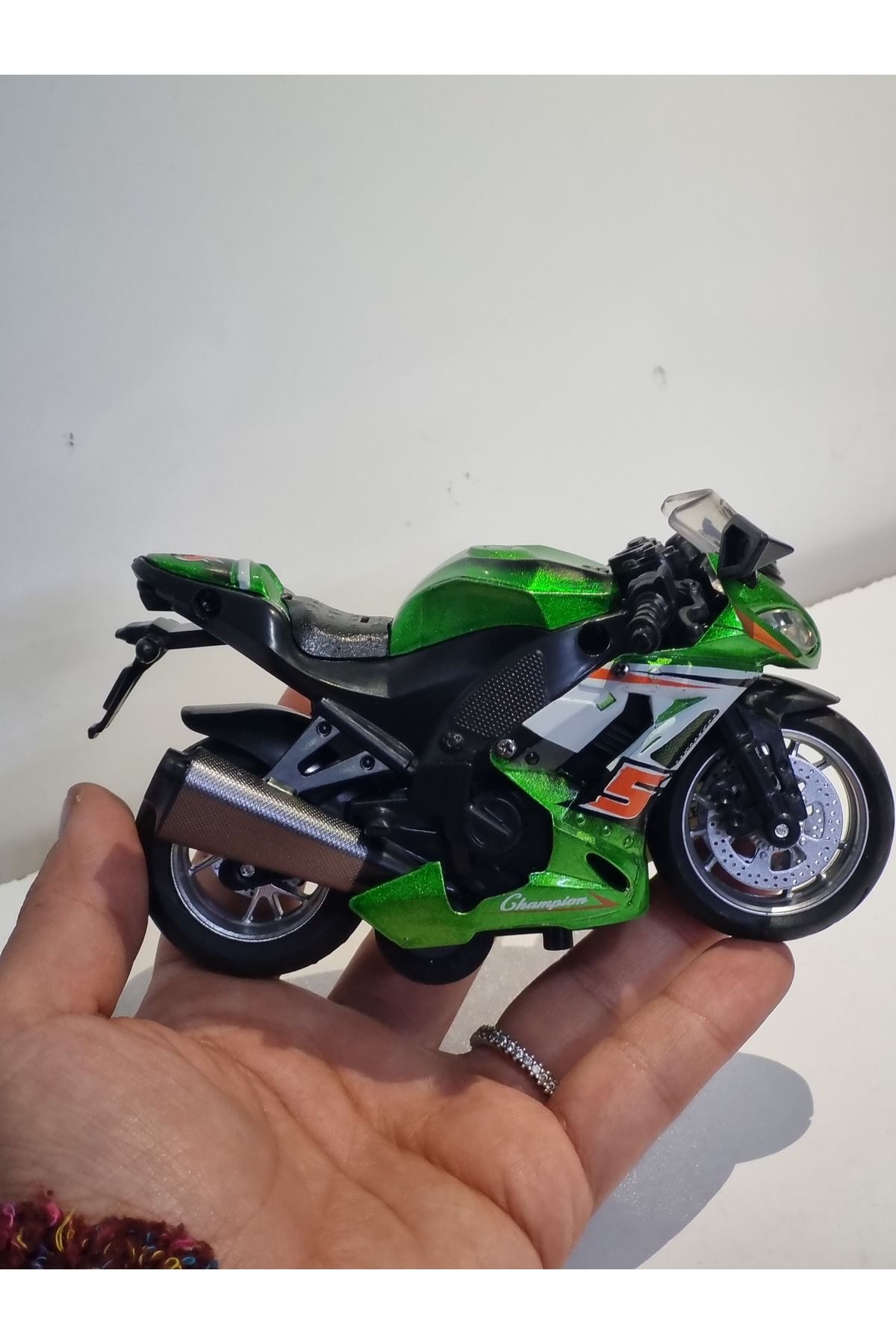 Kawasaki ZX-14 2011 Model Yeşil Renkli Oyuncak Motor 13 cm