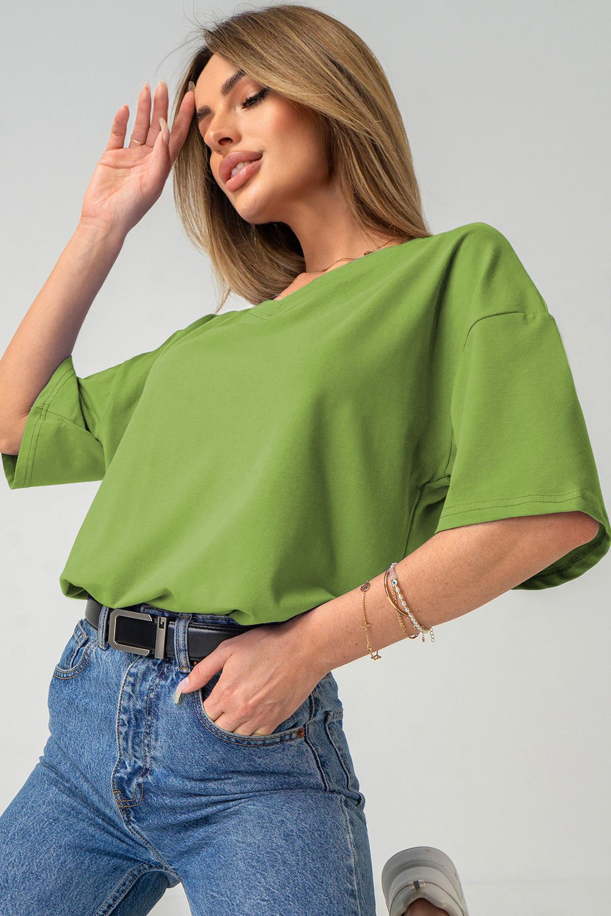 Pamuklu Likralı Kadın V Yaka Baskısız Oversize Düz T-shirt Basic Çimen Yeşili