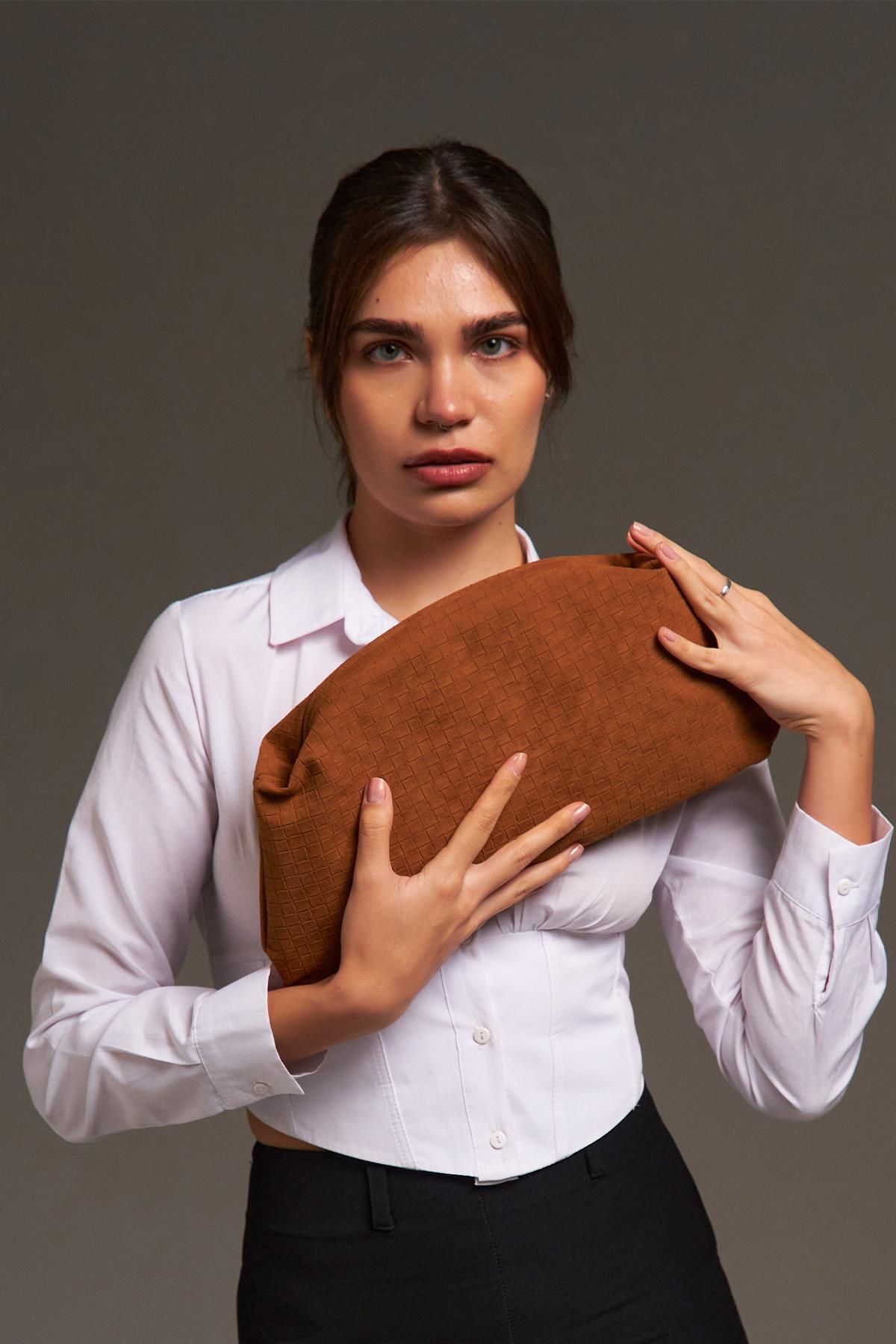 Taba Süet Deri Örgü Detaylı Portföy Clutch Çanta