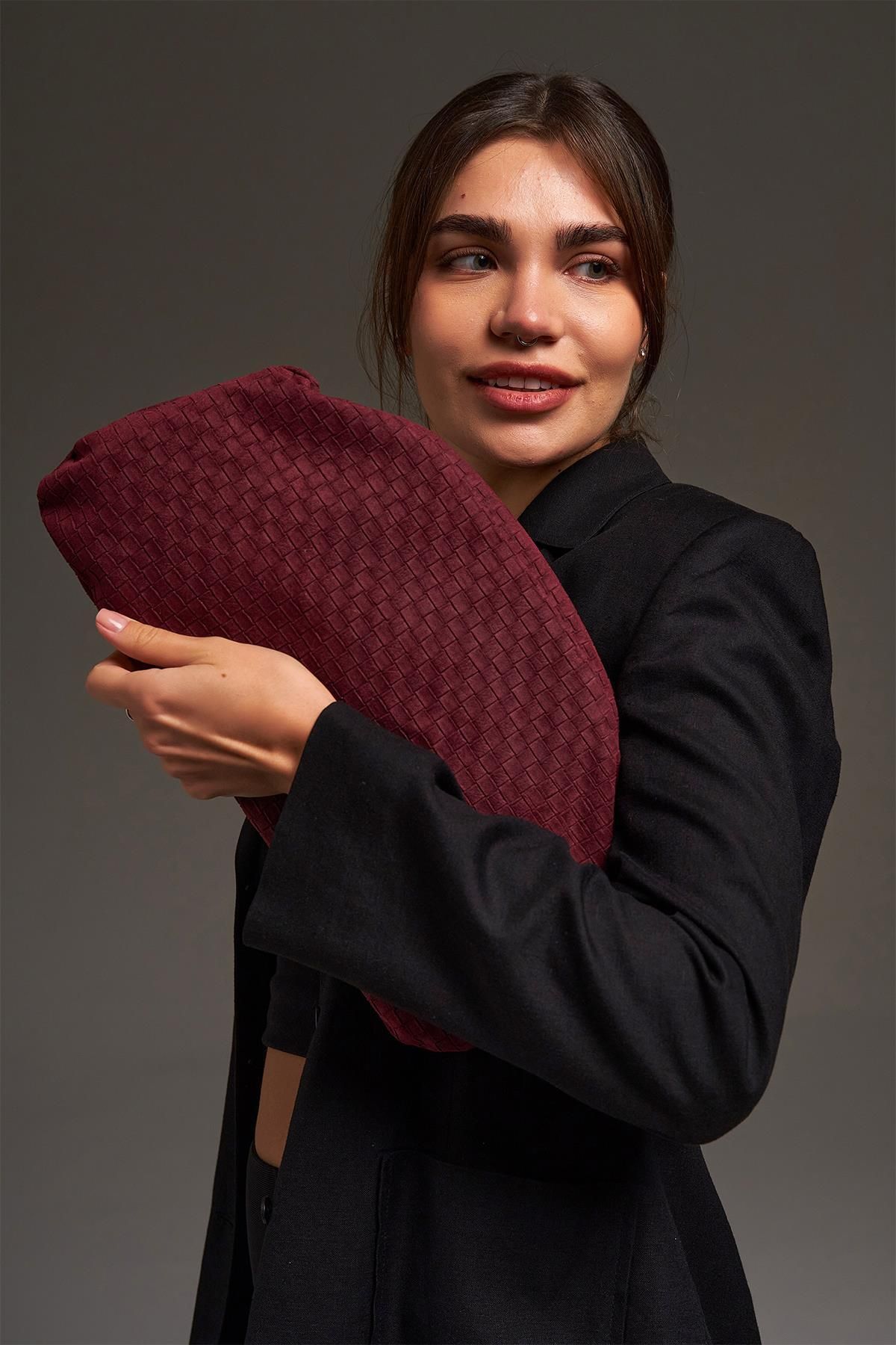 Bordo Süet Deri Örgü Detaylı Portföy Clutch Çanta