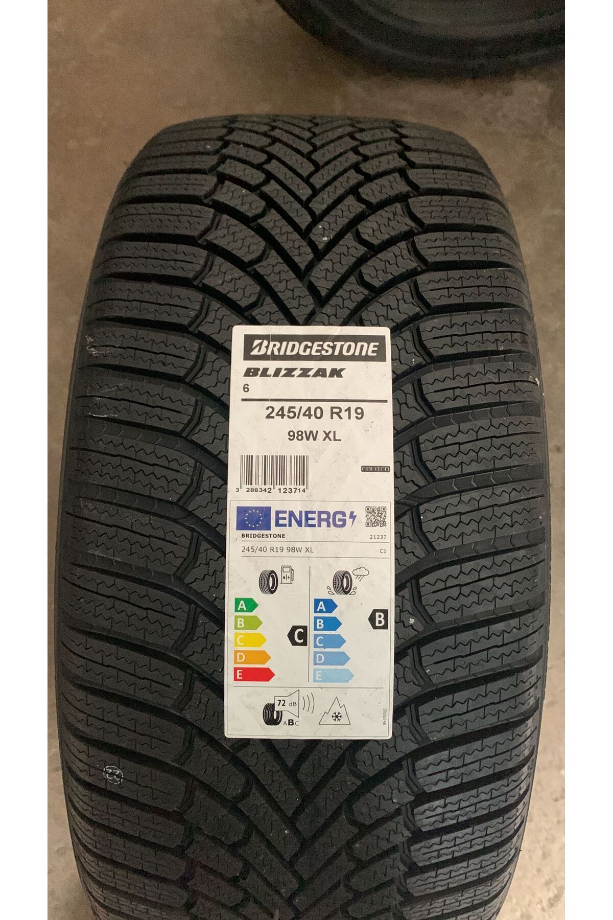 Bridgestone 245/40R19 98W XLBlizzak 6 Kış Las...