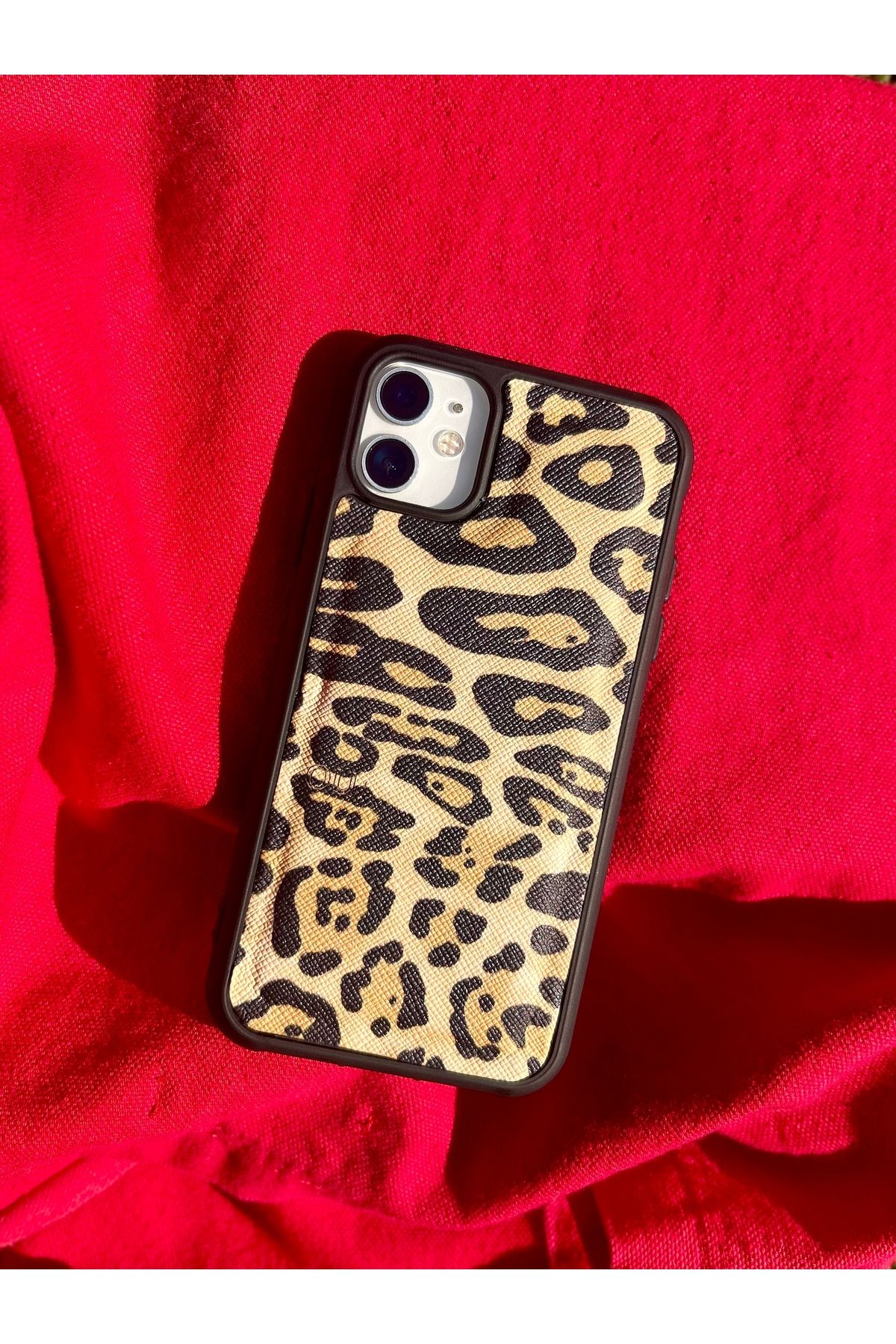 iPhone 13 Deri Handmade Beyaz Leopar Desenli Premium Kılıf  - Tok Yapı, İnce İşçilik