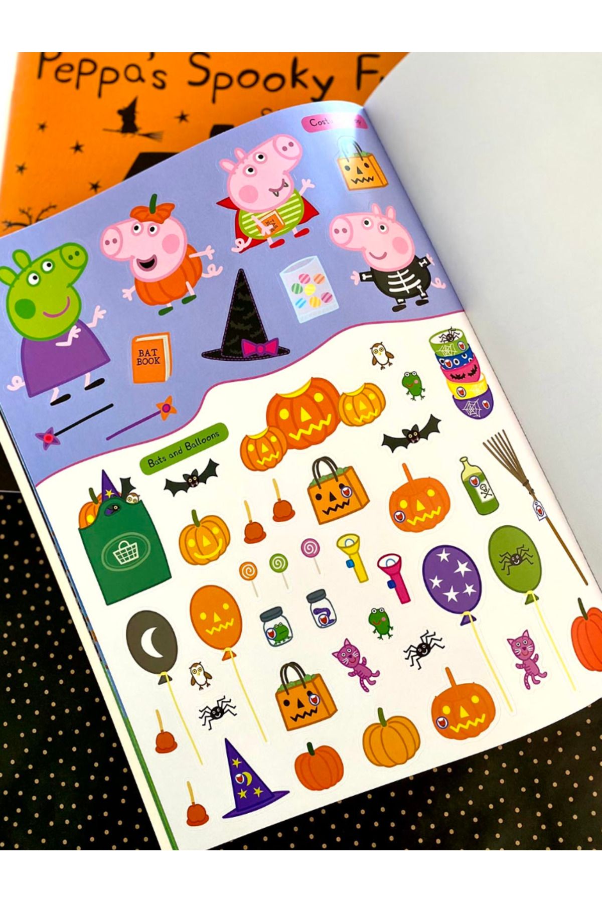 Peppa Pig: Peppa's Spooky Fun Sticker Book