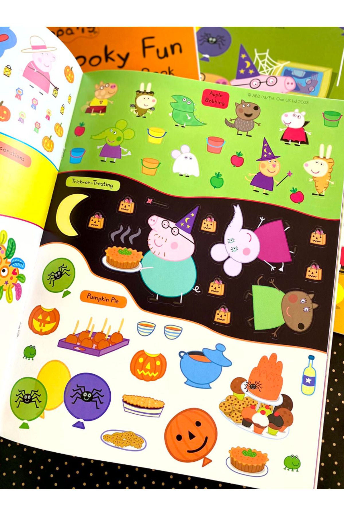 Peppa Pig: Peppa's Spooky Fun Sticker Book