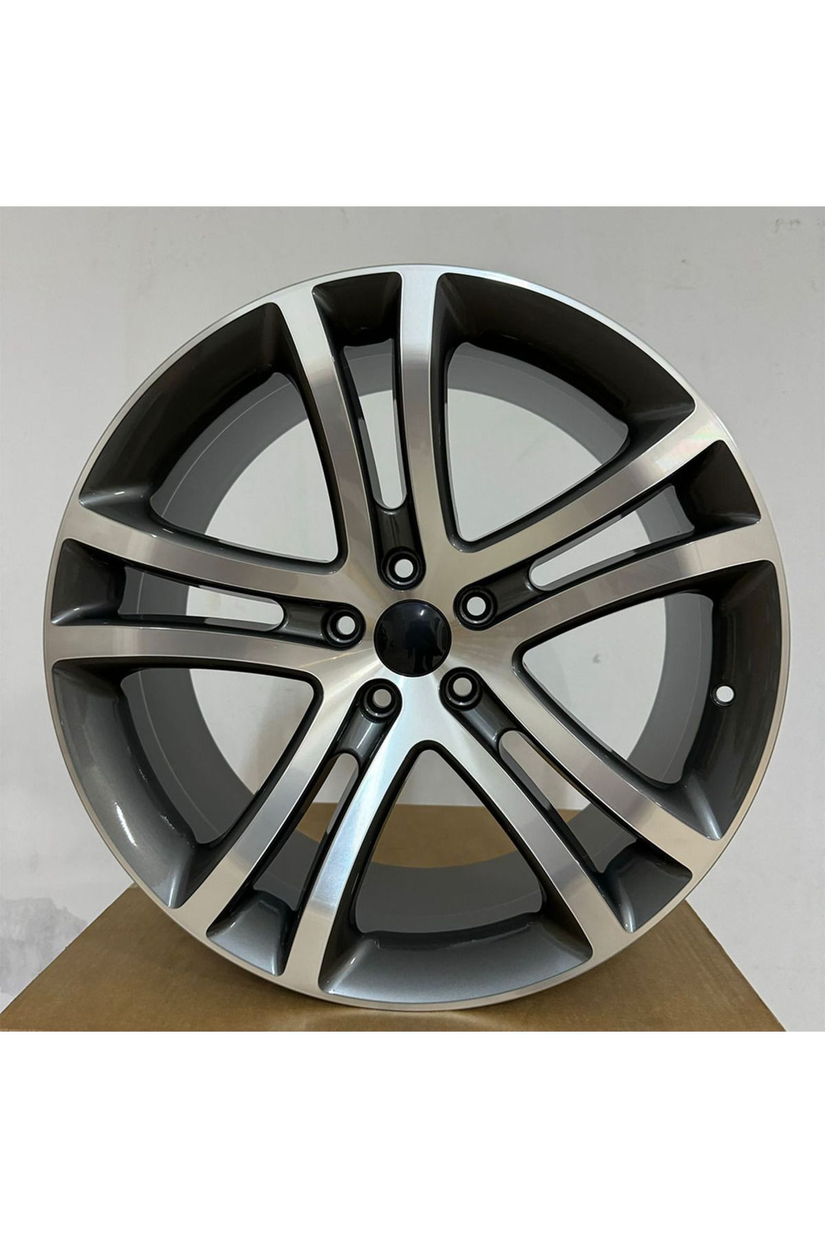 Arceo 18 İnç 5x112 SavannahGun Metal Elmas Ke...