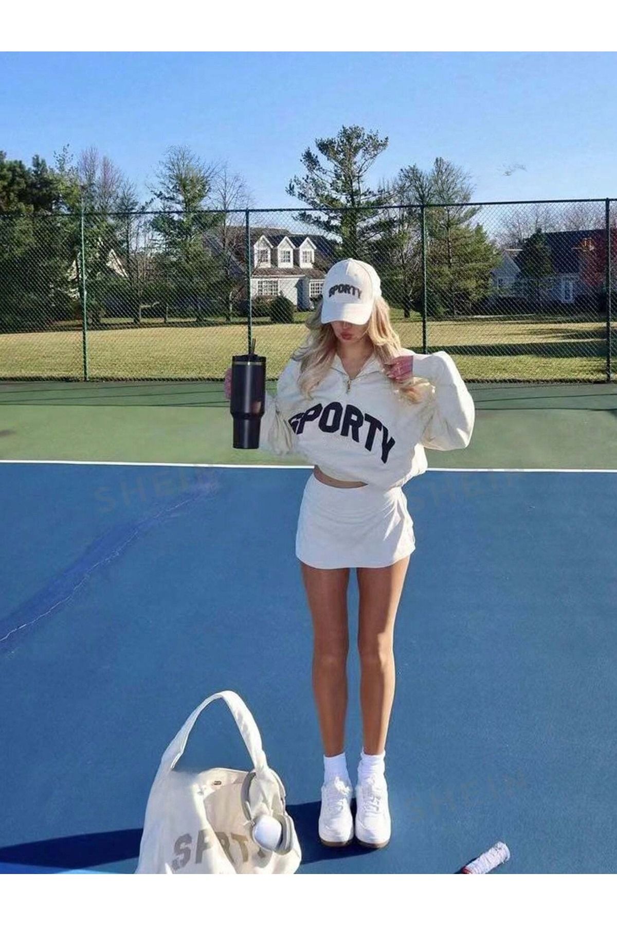 Kadın Beyaz Sporty Yarım Fermuarlı Dik Yaka Sweatshirt