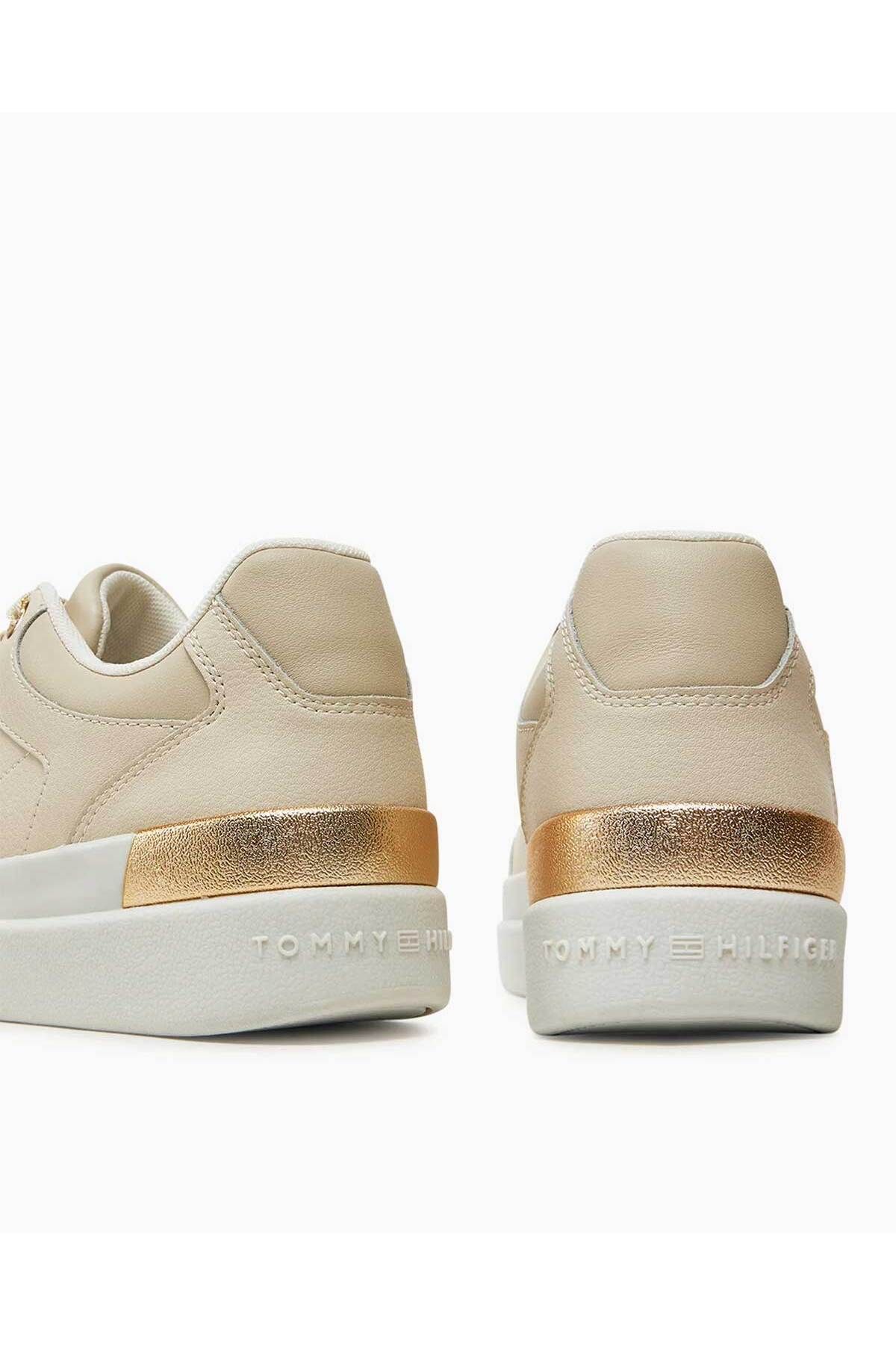 Feminie Court Sneaker