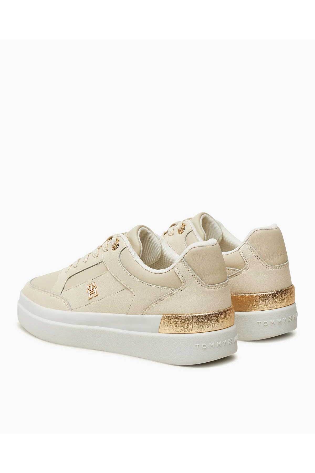 Feminie Court Sneaker