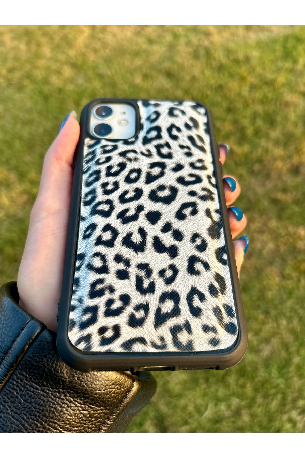 iPhone 13 Deri Handmade Beyaz Leopar Desenli Premium Kılıf  - Tok Yapı, İnce İşçilik