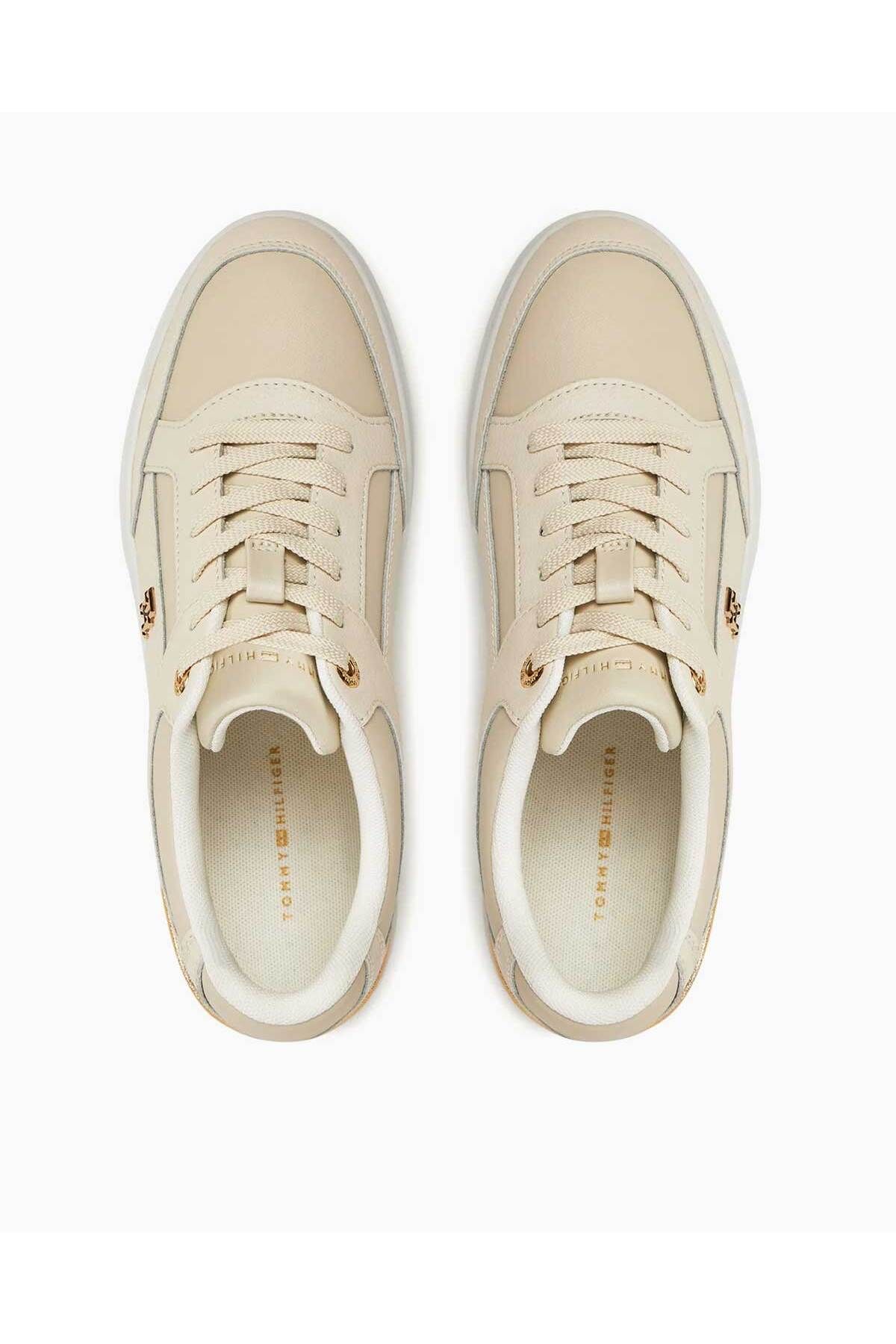 Feminie Court Sneaker