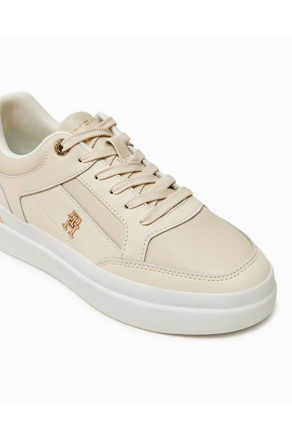 Feminie Court Sneaker