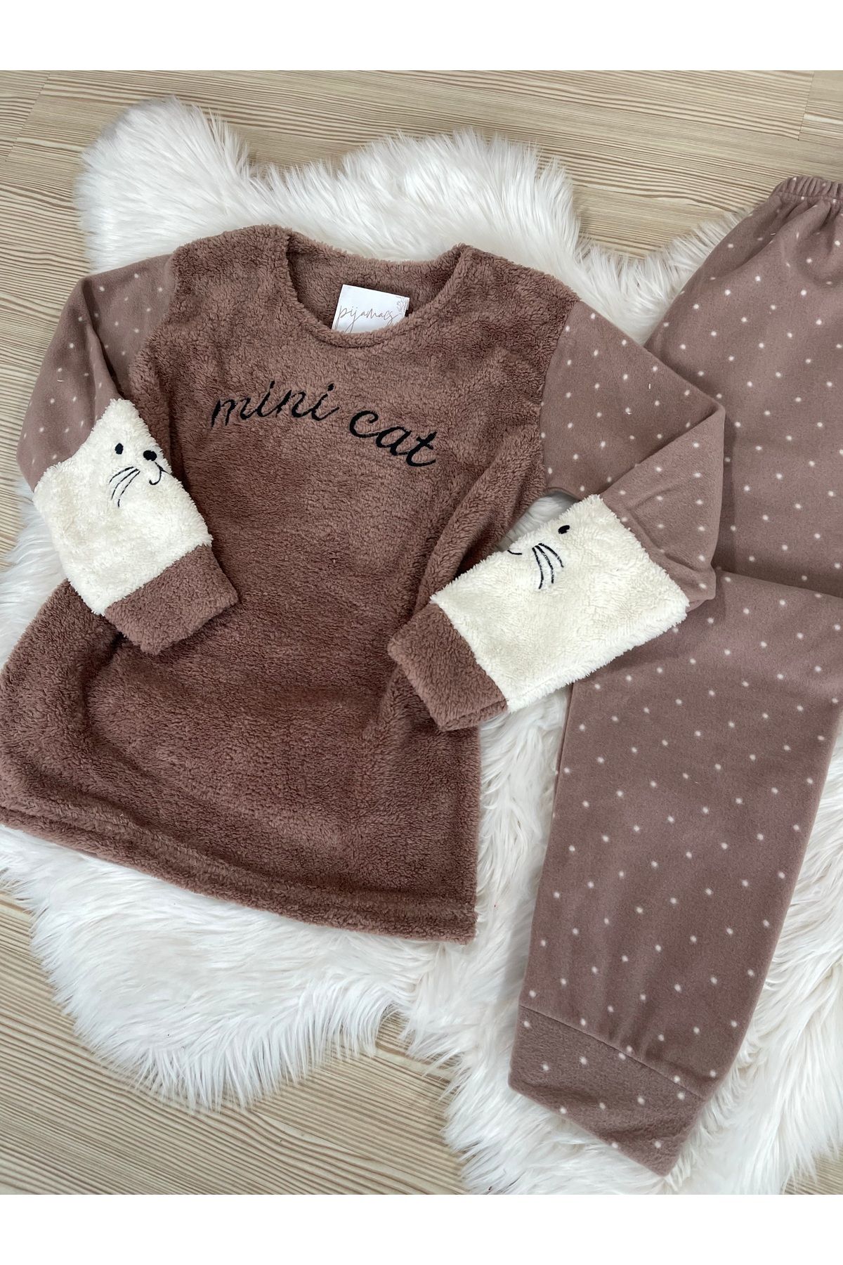 Vizon Mini Cat Desenli Ön Peluş Detaylı Polar Pijama Takımı