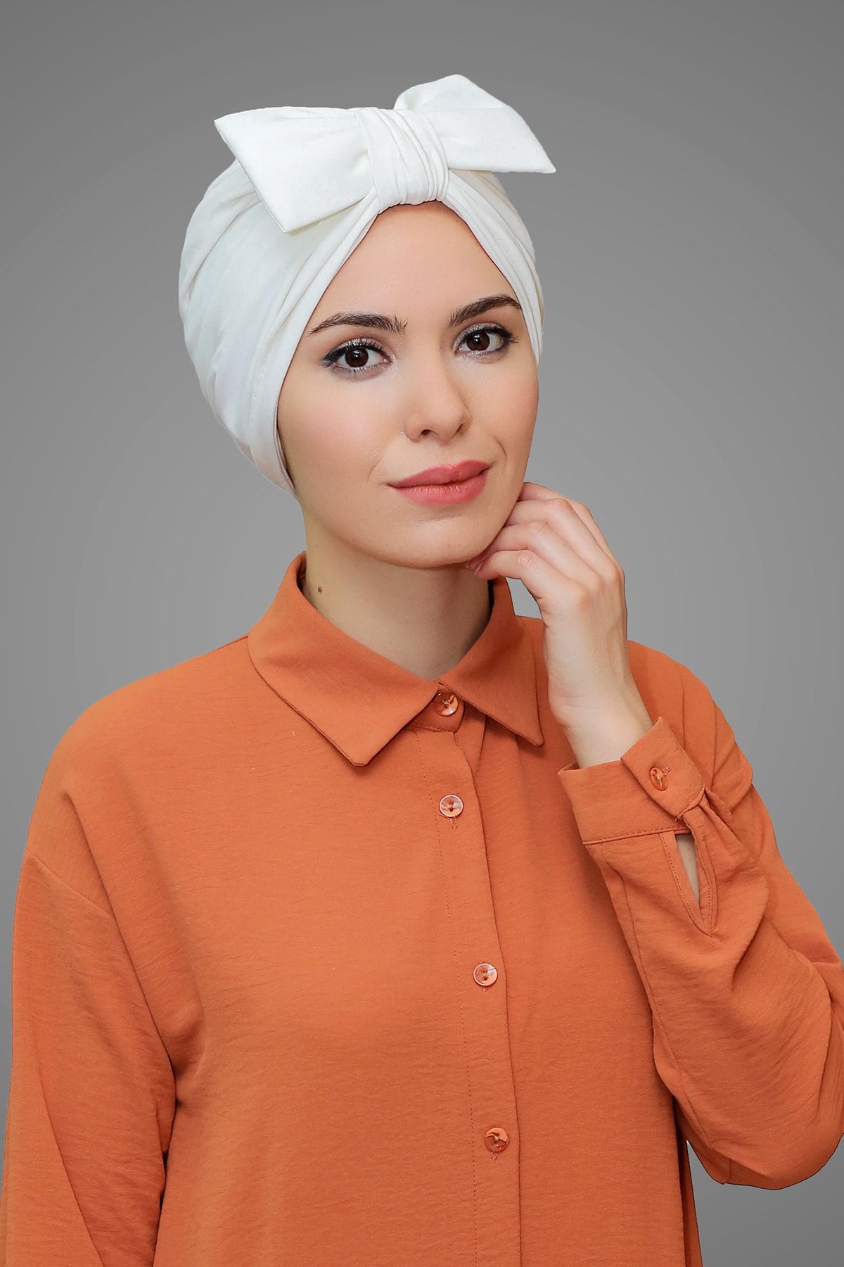 HÜRREM BONE Kadın Krem Fiyonklu Bone