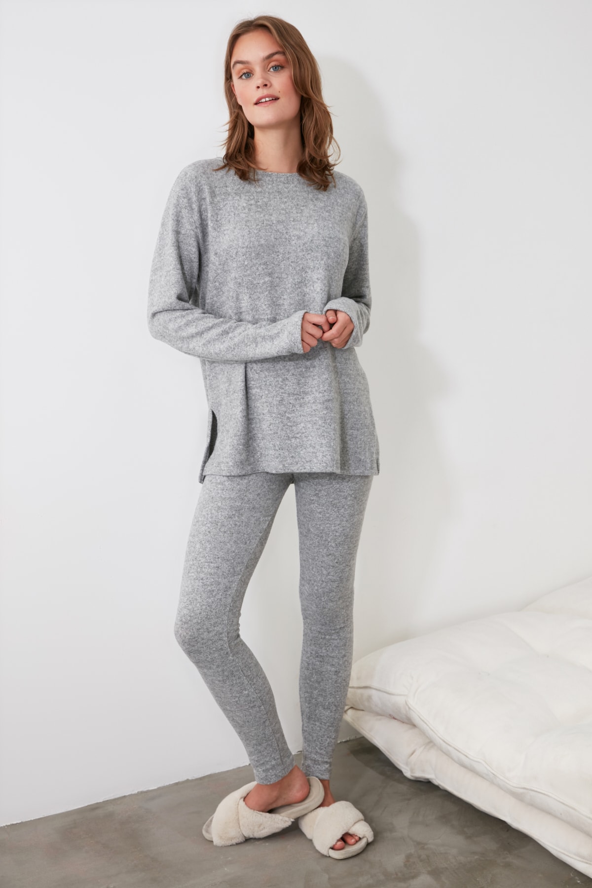 TRENDYOLMİLLA Gri Yumoş Pijama Takımı THMAW21PT0567