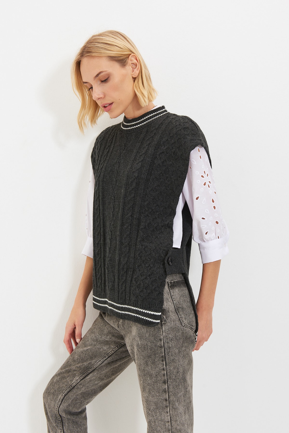 TRENDYOLMİLLA Antrasit Örgü Detaylı Triko Süveter TWOAW21BZ0012