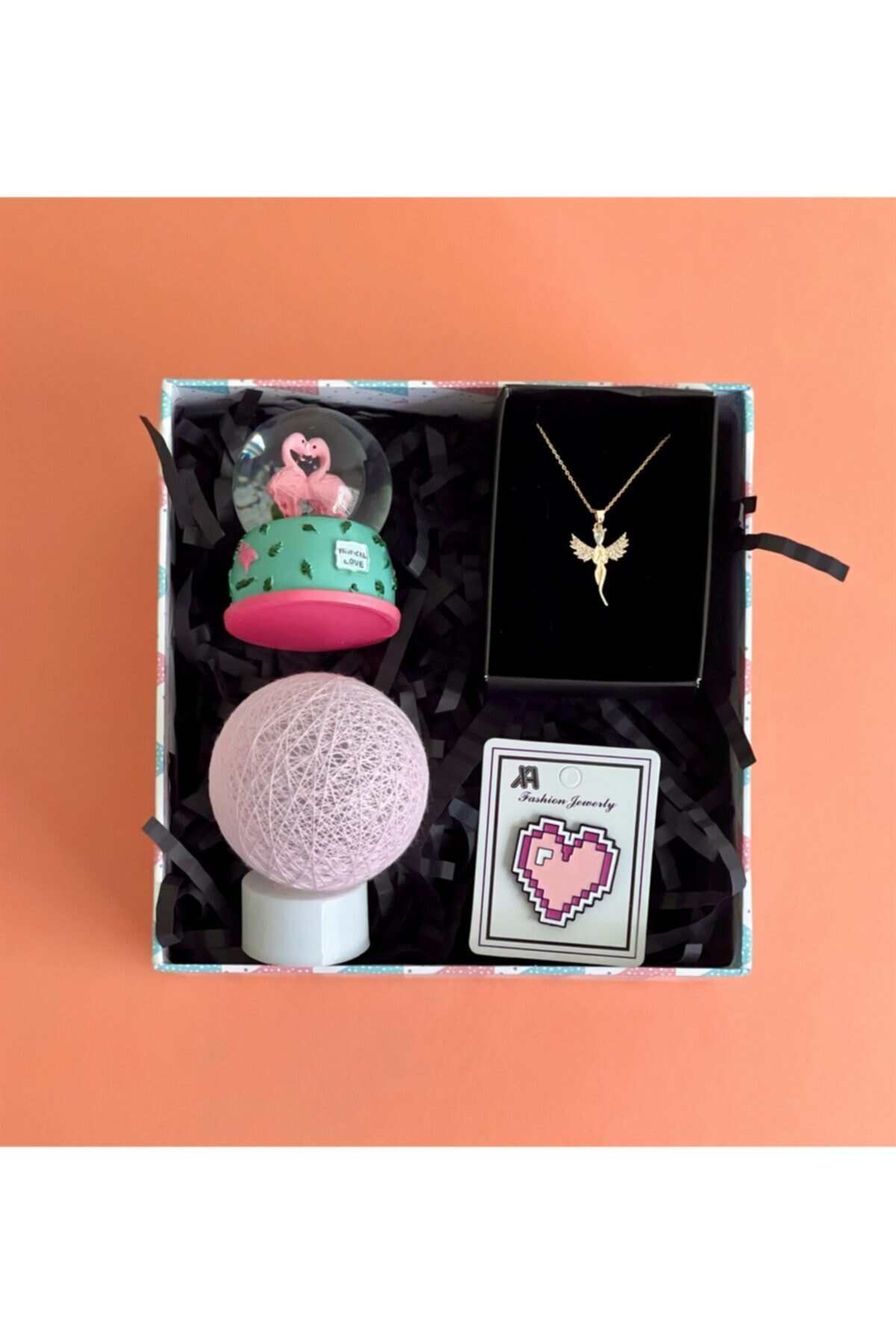 Gift Moda Mini Flamingo Kar Küresi Hasır Lamba Rozet Ve Iyilik Meleği Kolye Mini Hediye Seti
