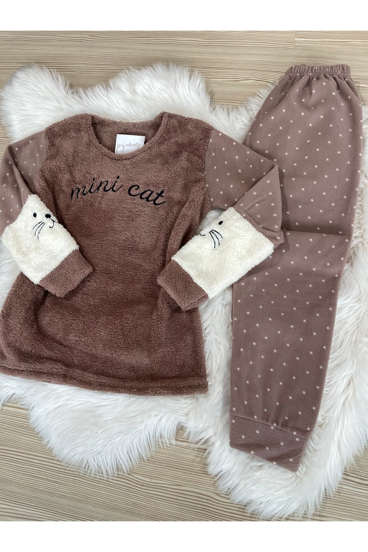 Vizon Mini Cat Desenli Ön Peluş Detaylı Polar Pijama Takımı