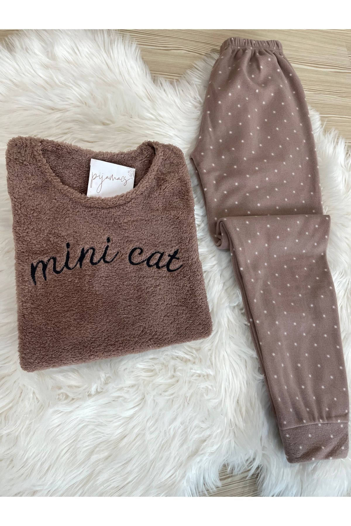 Vizon Mini Cat Desenli Ön Peluş Detaylı Polar Pijama Takımı