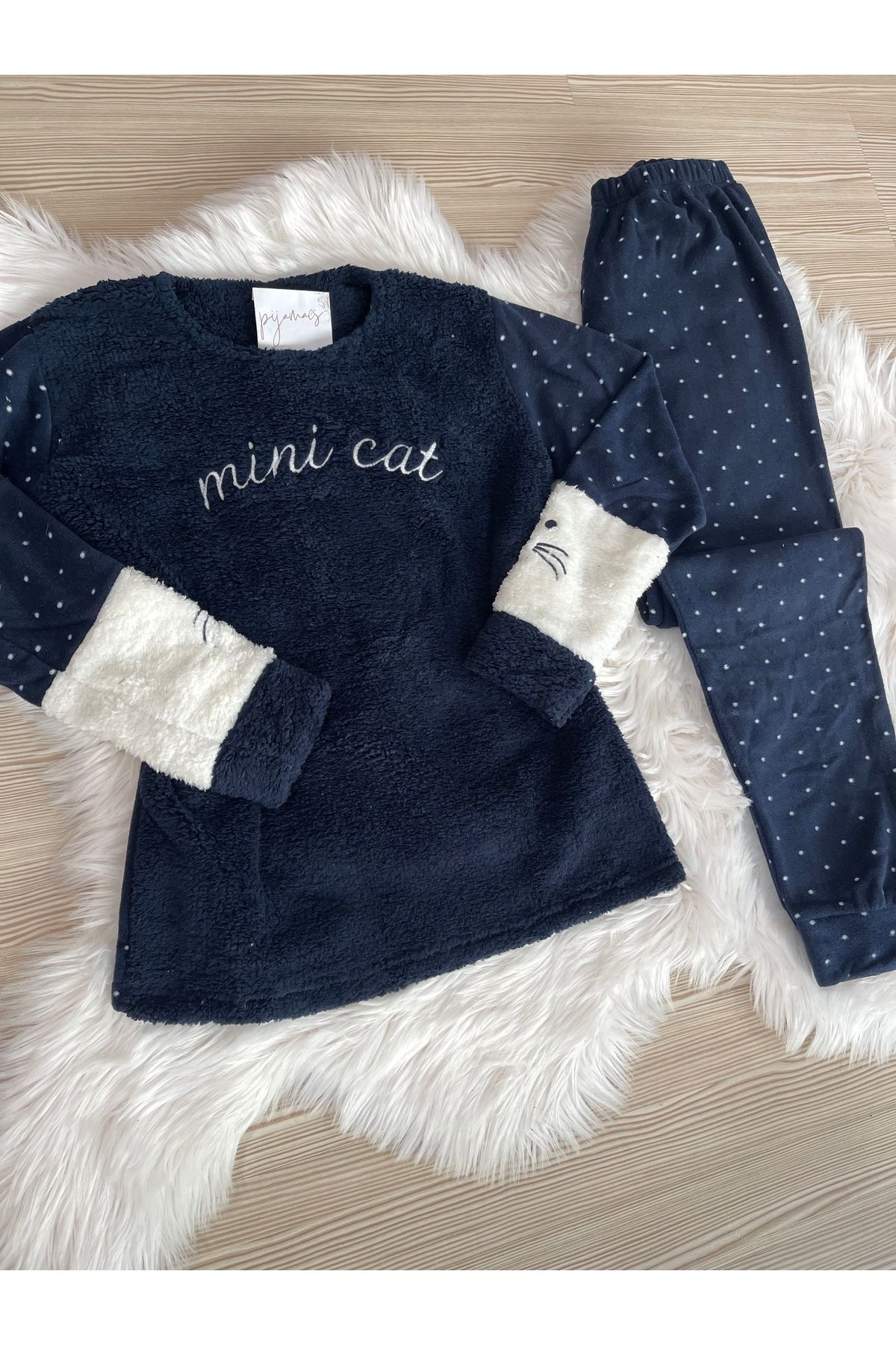 Lacivert Mini Cat Desenli Ön Peluş Detaylı Polar Pijama Takımı