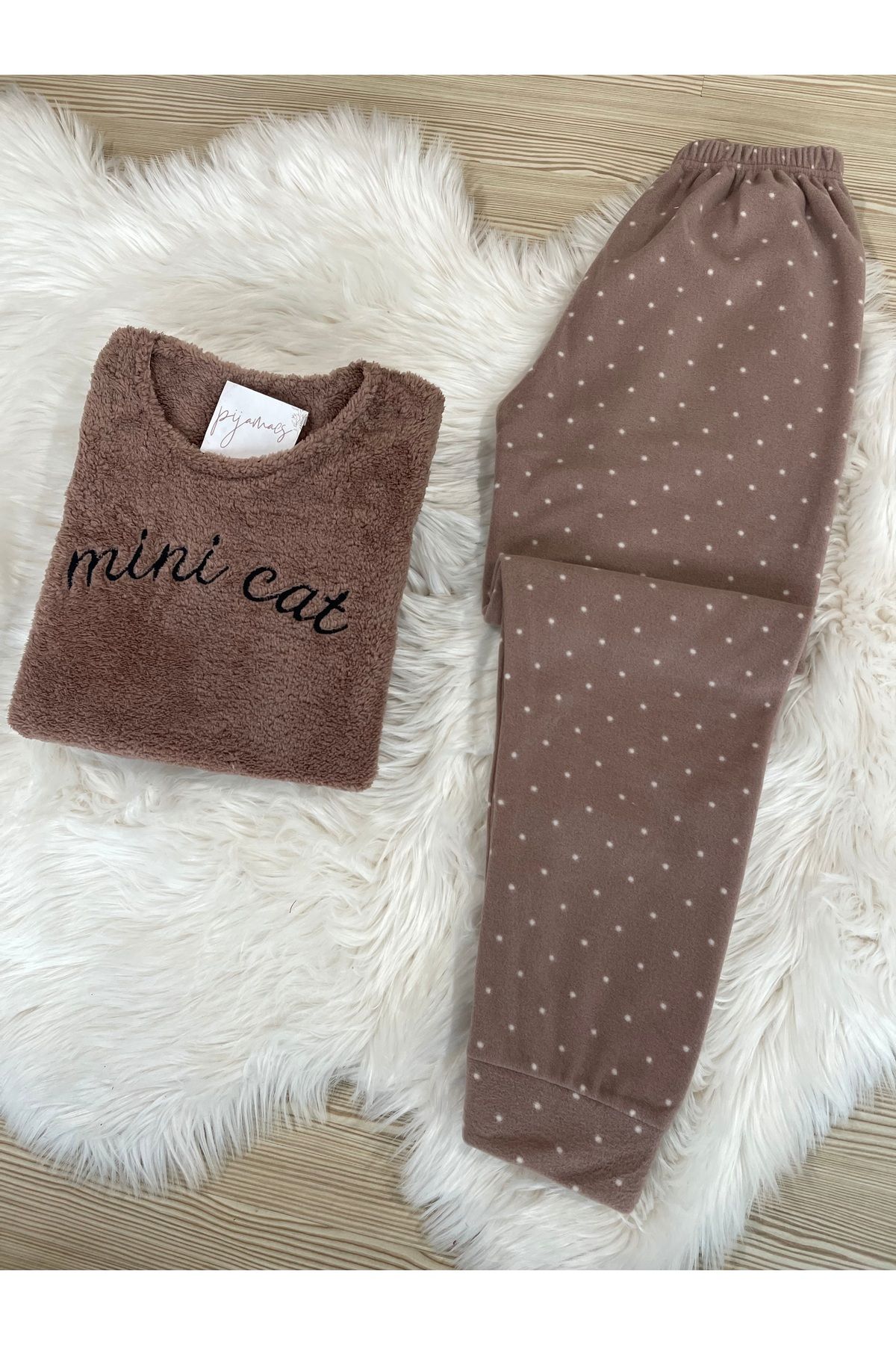 Vizon Mini Cat Desenli Ön Peluş Detaylı Polar Pijama Takımı