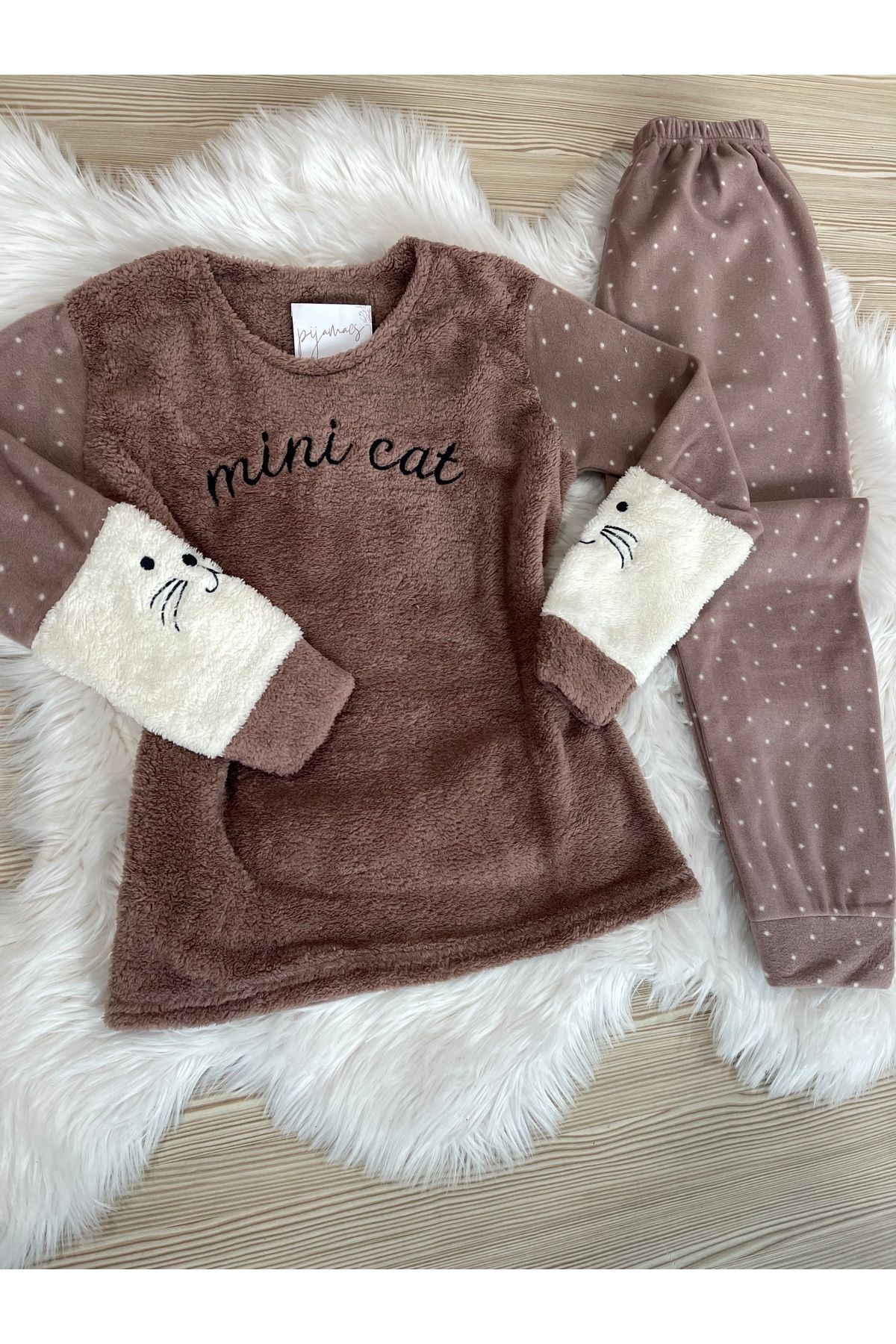 Vizon Mini Cat Desenli Ön Peluş Detaylı Polar Pijama Takımı