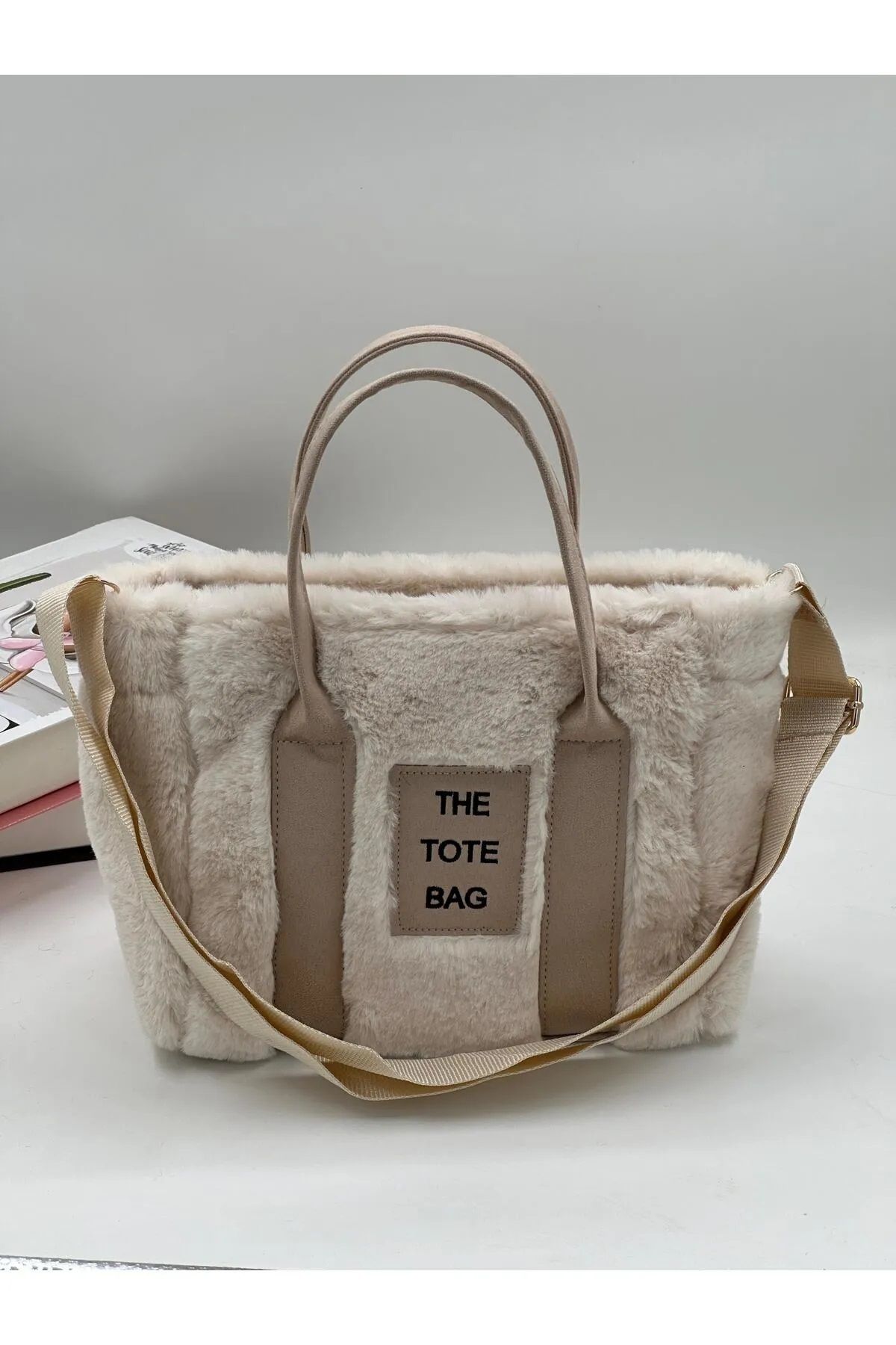 Kadın Krem The Tote Bag Yazılı Kolon Askılı Kürklü Peluş Çapraz Çanta