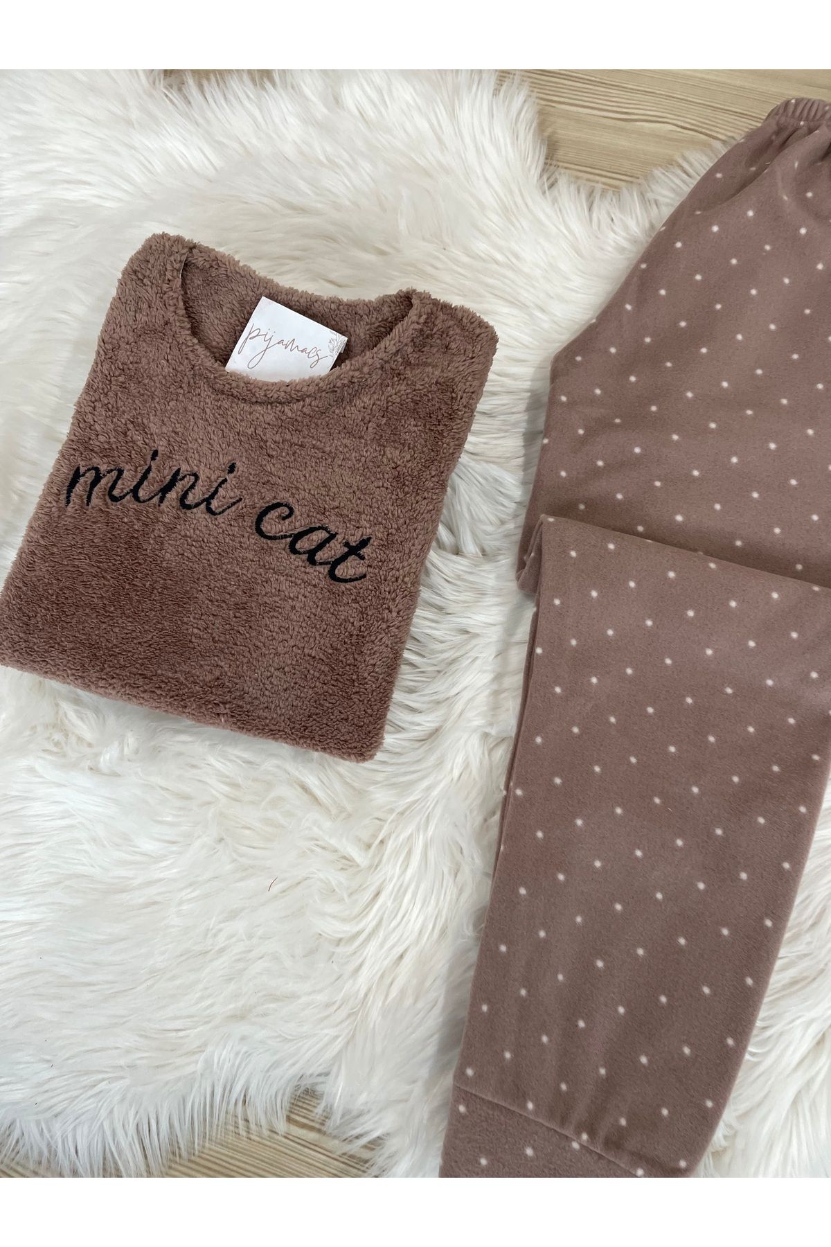 Vizon Mini Cat Desenli Ön Peluş Detaylı Polar Pijama Takımı