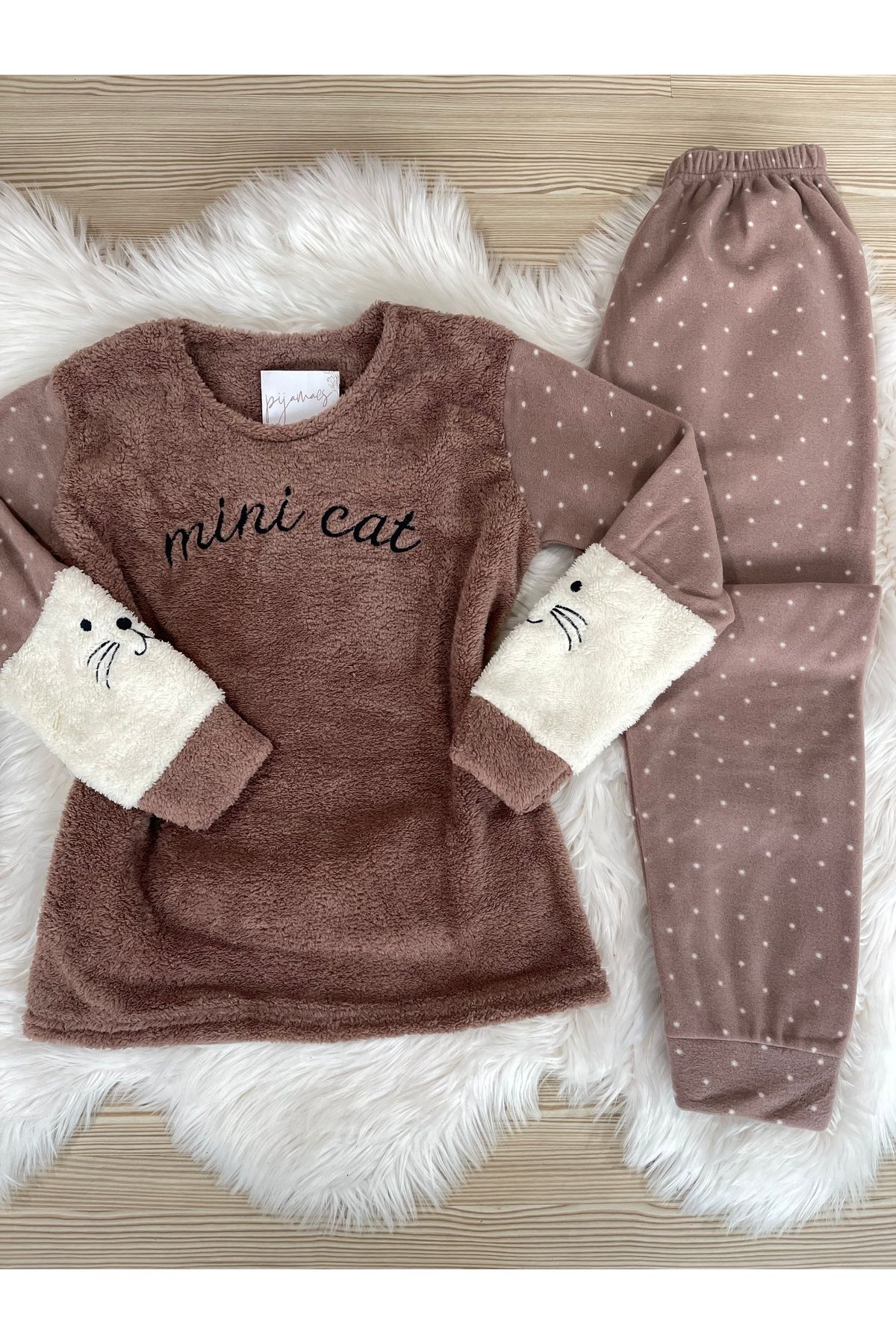 Vizon Mini Cat Desenli Ön Peluş Detaylı Polar Pijama Takımı