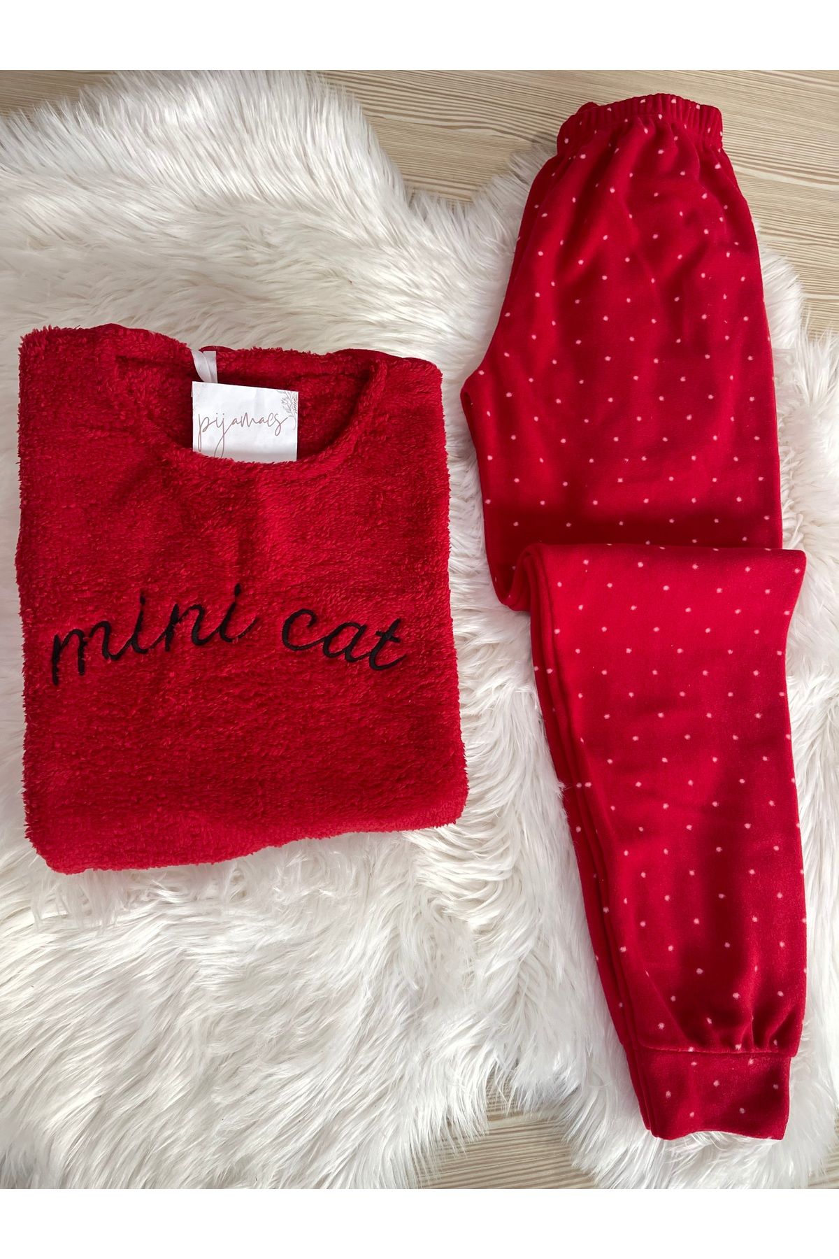 Kırmızı Mini Cat Desenli Ön Peluş Detaylı Polar Pijama Takımı