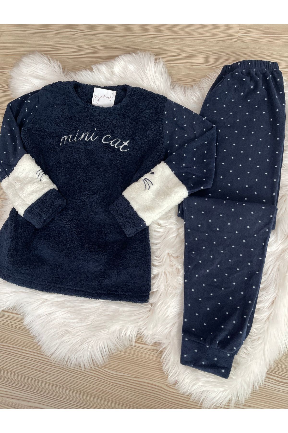 Lacivert Mini Cat Desenli Ön Peluş Detaylı Polar Pijama Takımı