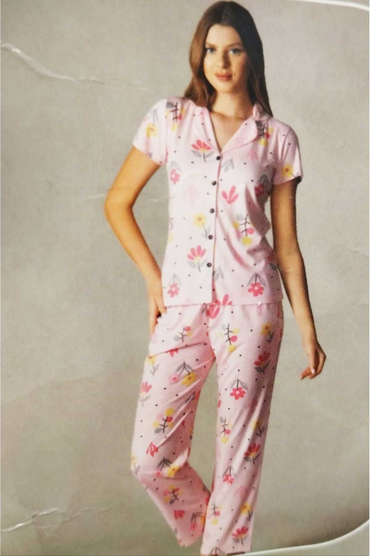 Önden düğmeli çiçekli kısa kollu pijama takımı