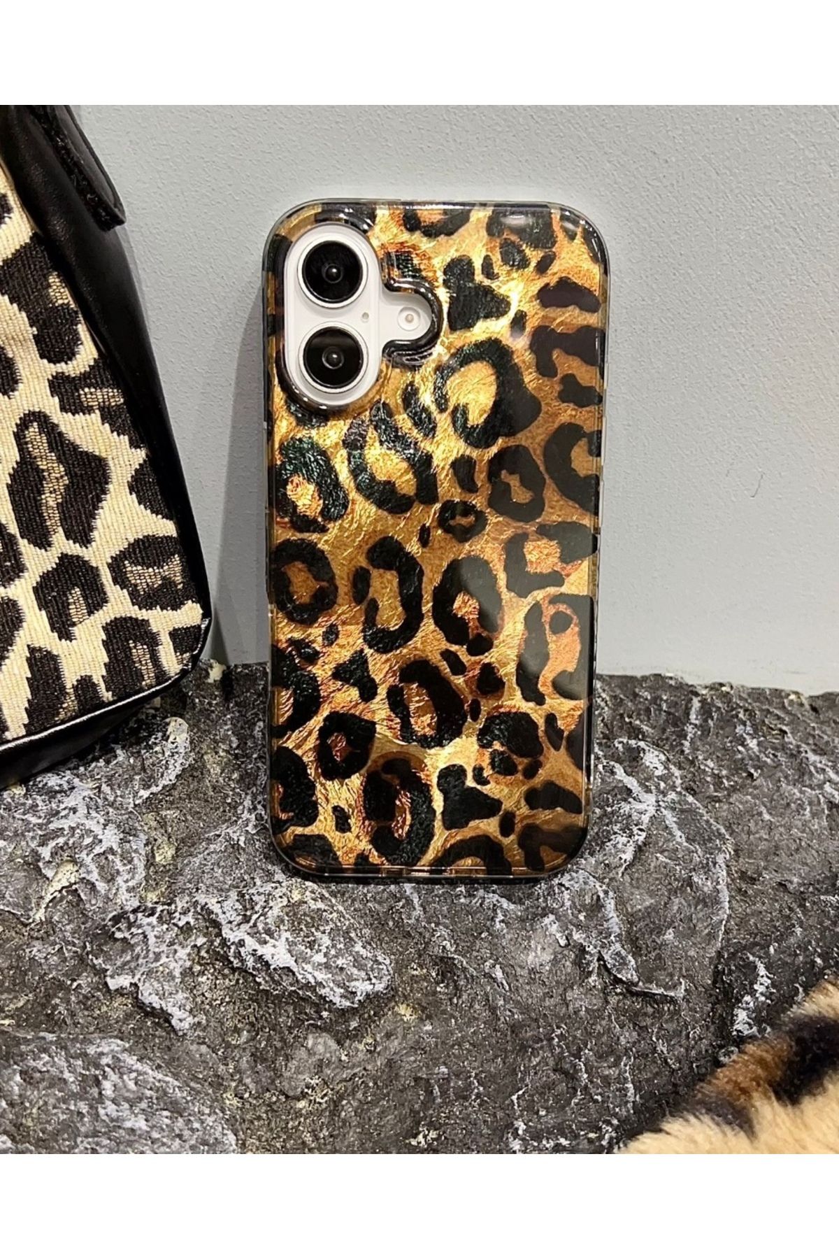 Iphone 11 Uyumlu Parlak Leopar Desenli Kılıf